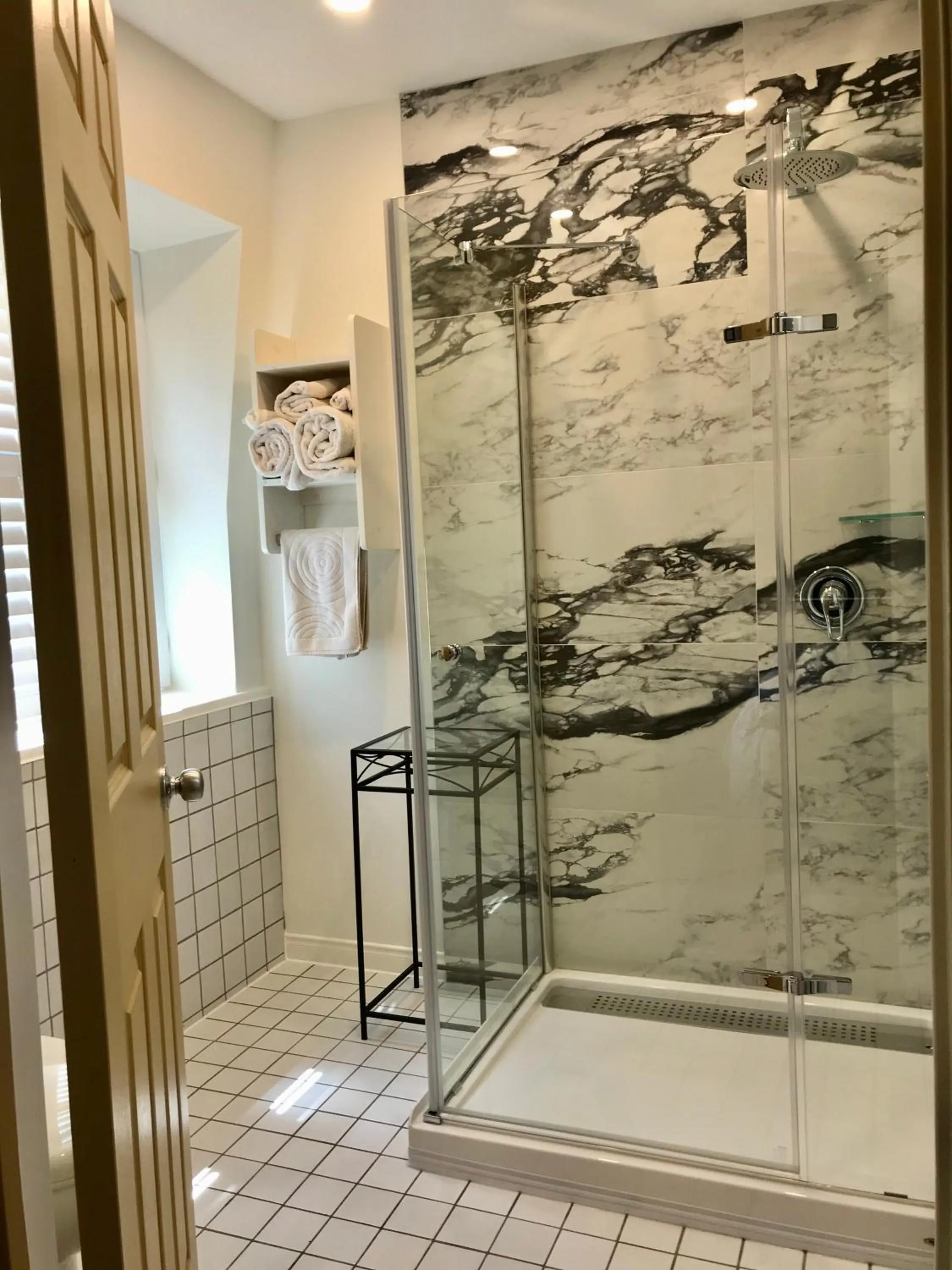 Shower in Auberge du Sault-à-la-Puce