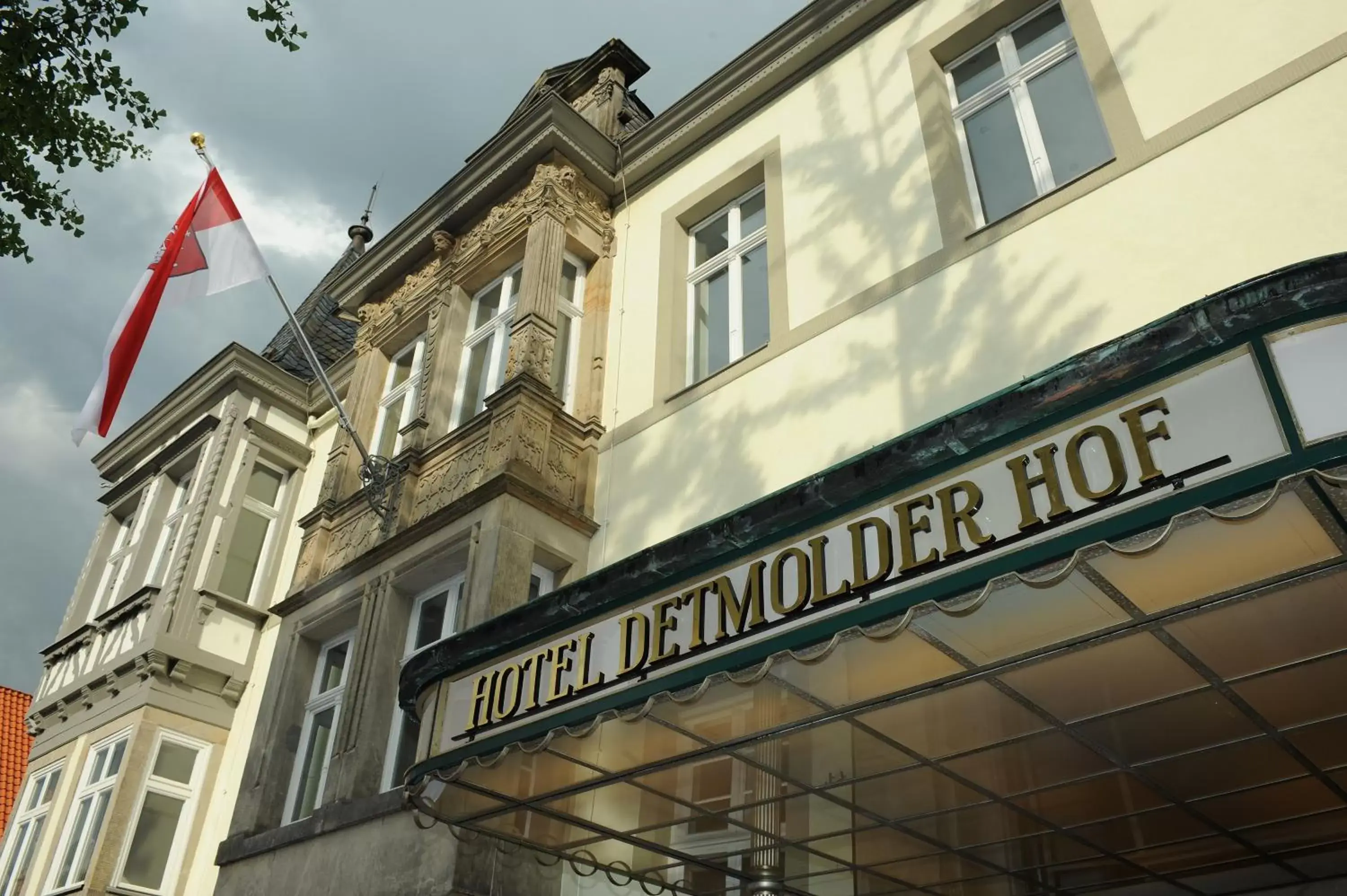 Facade/entrance, Property Building in Hotel Detmolder Hof
