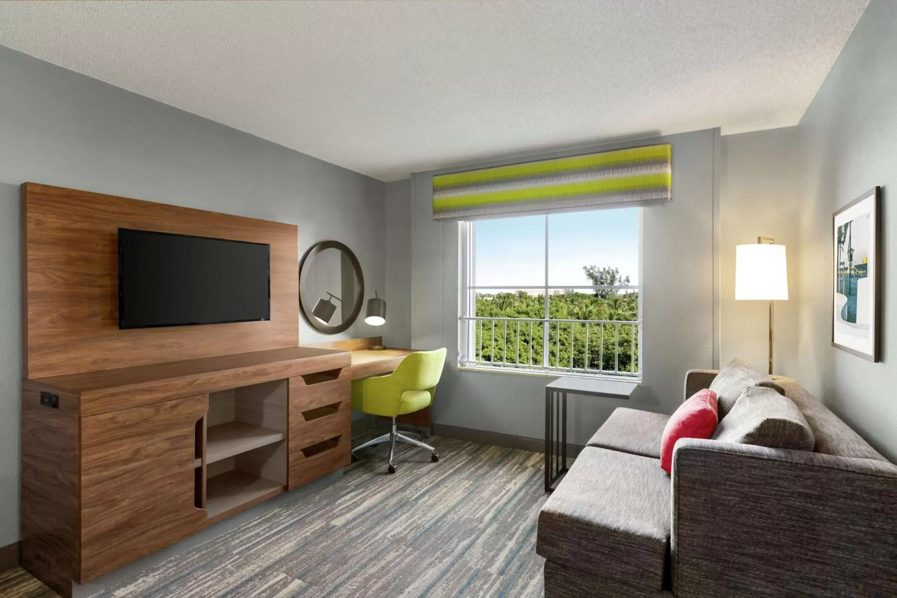 Living room, TV/Entertainment Center in Hampton Inn & Suites Fort Lauderdale Airport