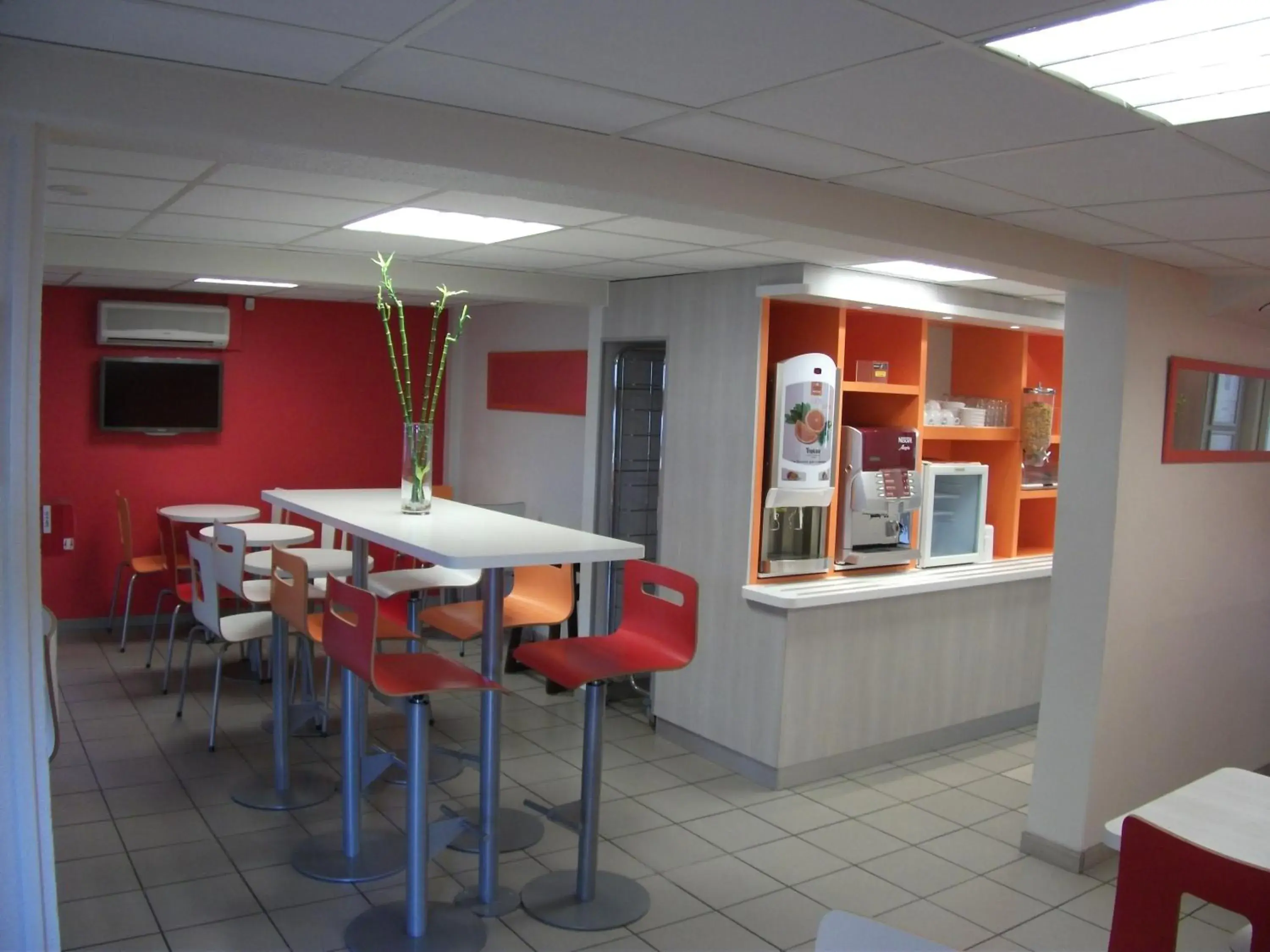 Restaurant/places to eat in Premiere Classe Bayonne