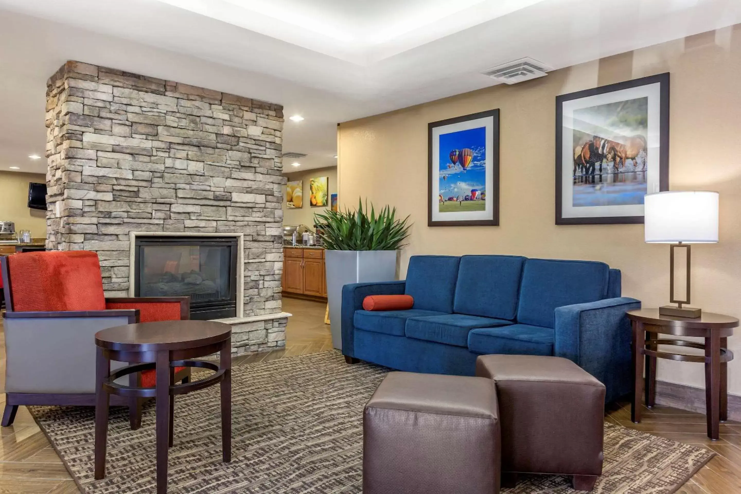 Lobby or reception in Comfort Inn & Suites Phoenix North - Deer Valley Lobby or reception in Comfort Inn & Suites Phoenix North - Deer Valley