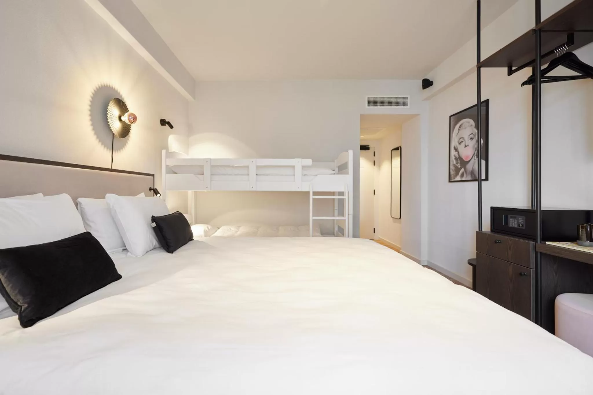 Bedroom, Bed in Rosa Hotel