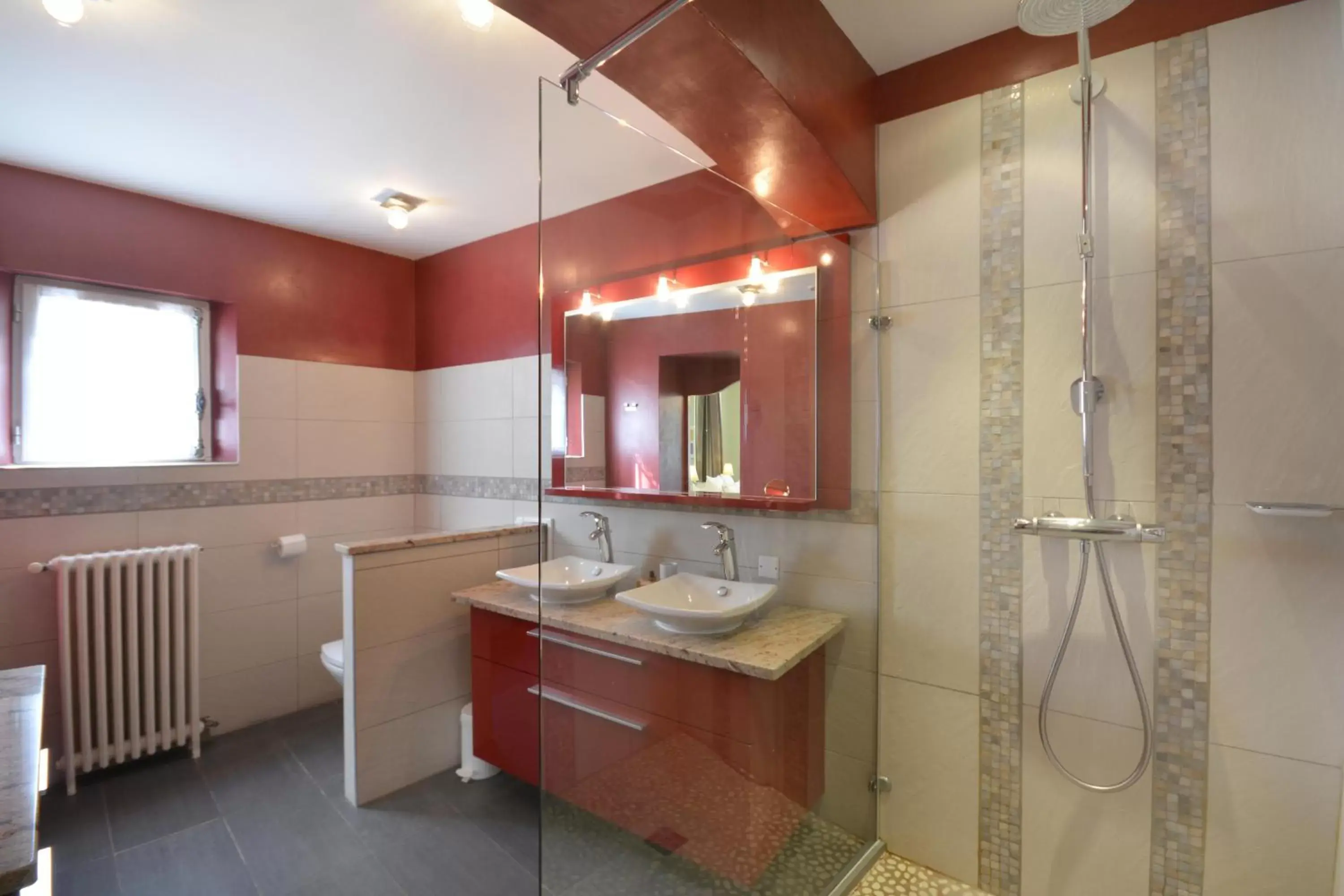 Bathroom in Maison Douce Arles