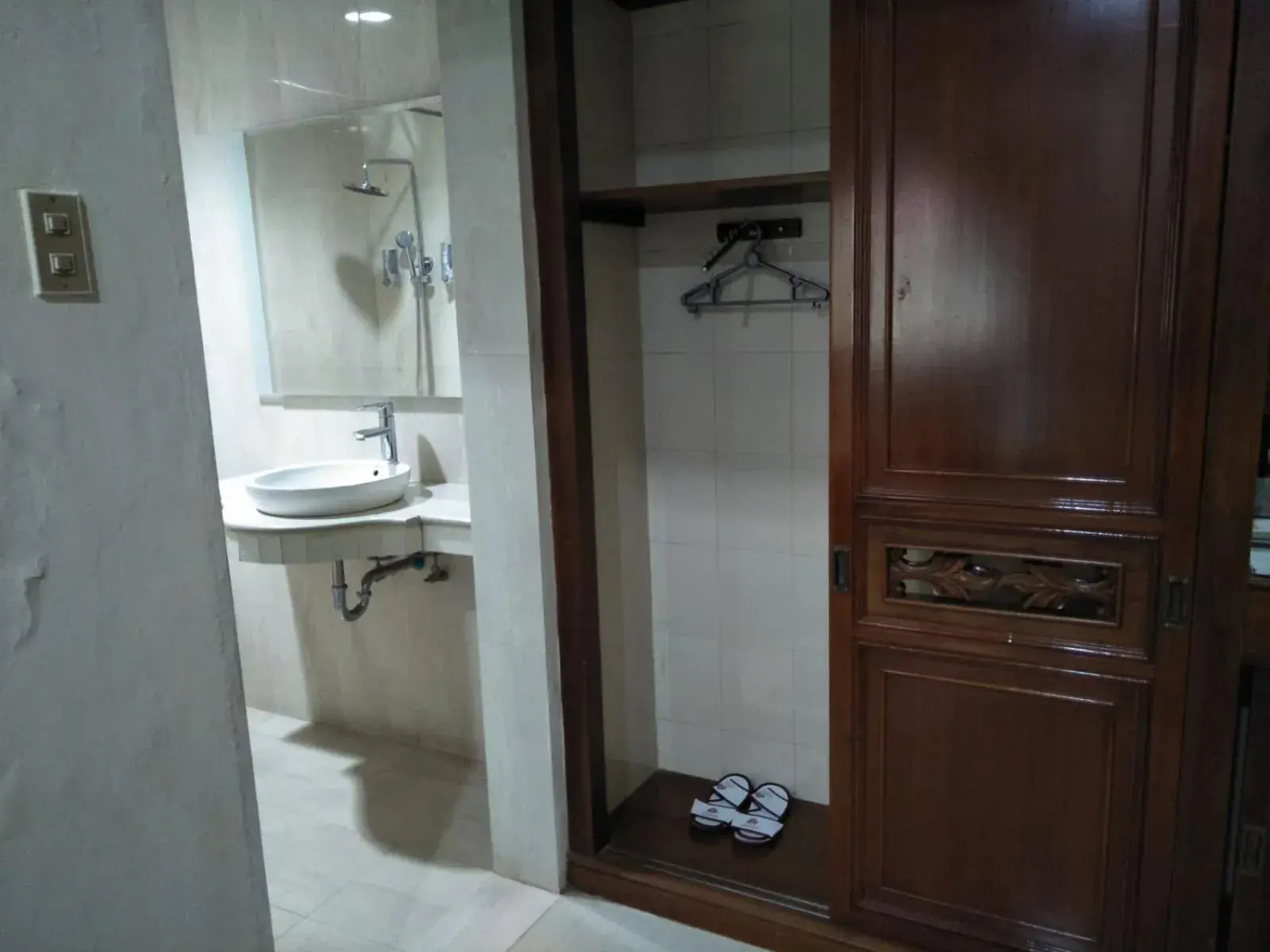 Bedroom, Bathroom in Hotel Indah Palace Yogyakarta