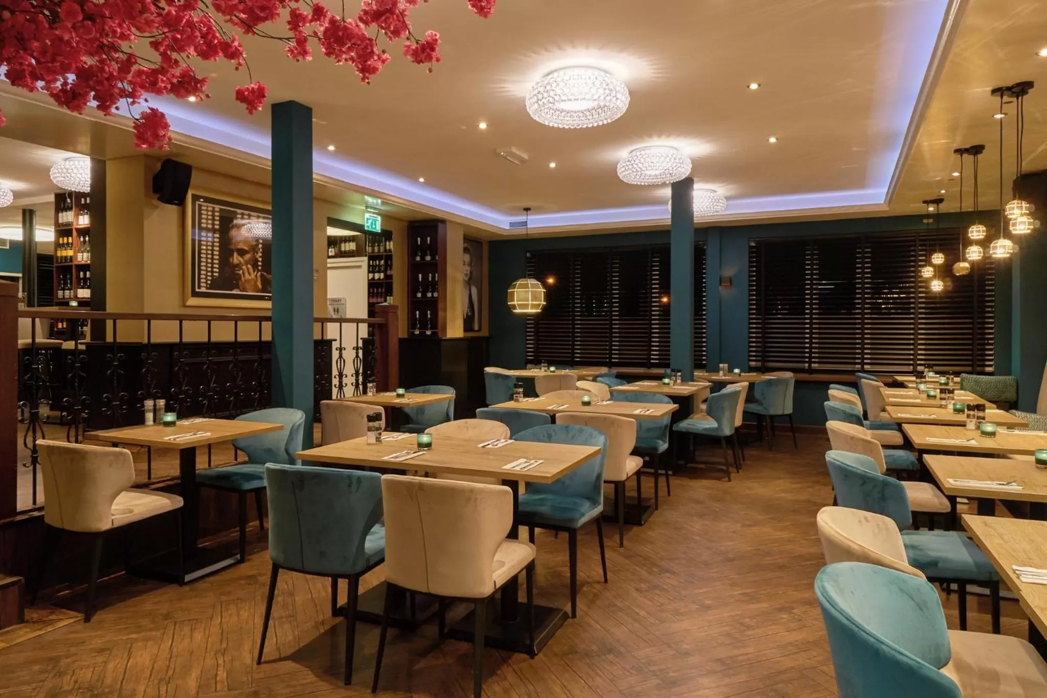 Restaurant/places to eat in Boutique Hotel Chariot - Amsterdam Schiphol Airport