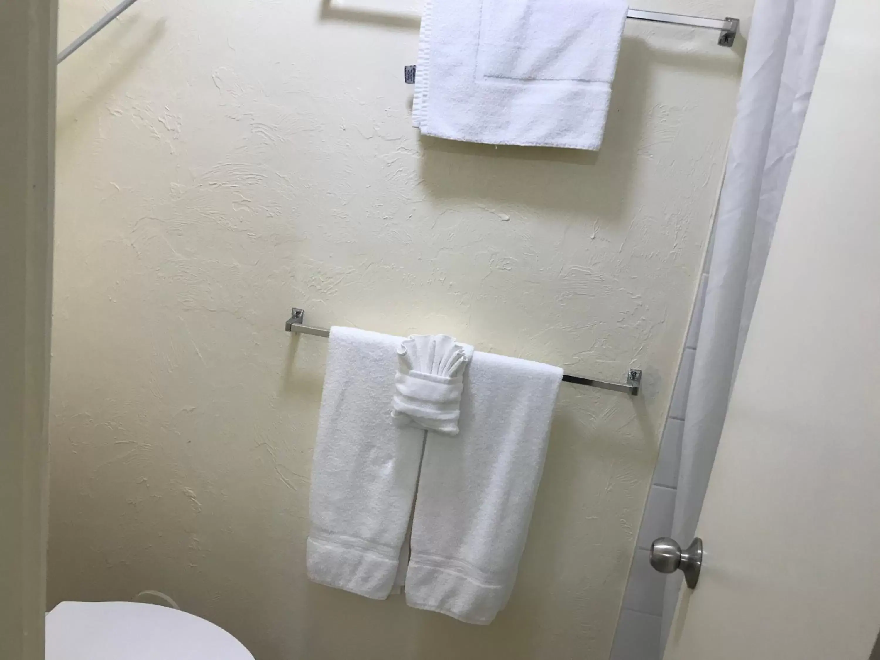 Bathroom in Hilo Reeds Bay Hotel