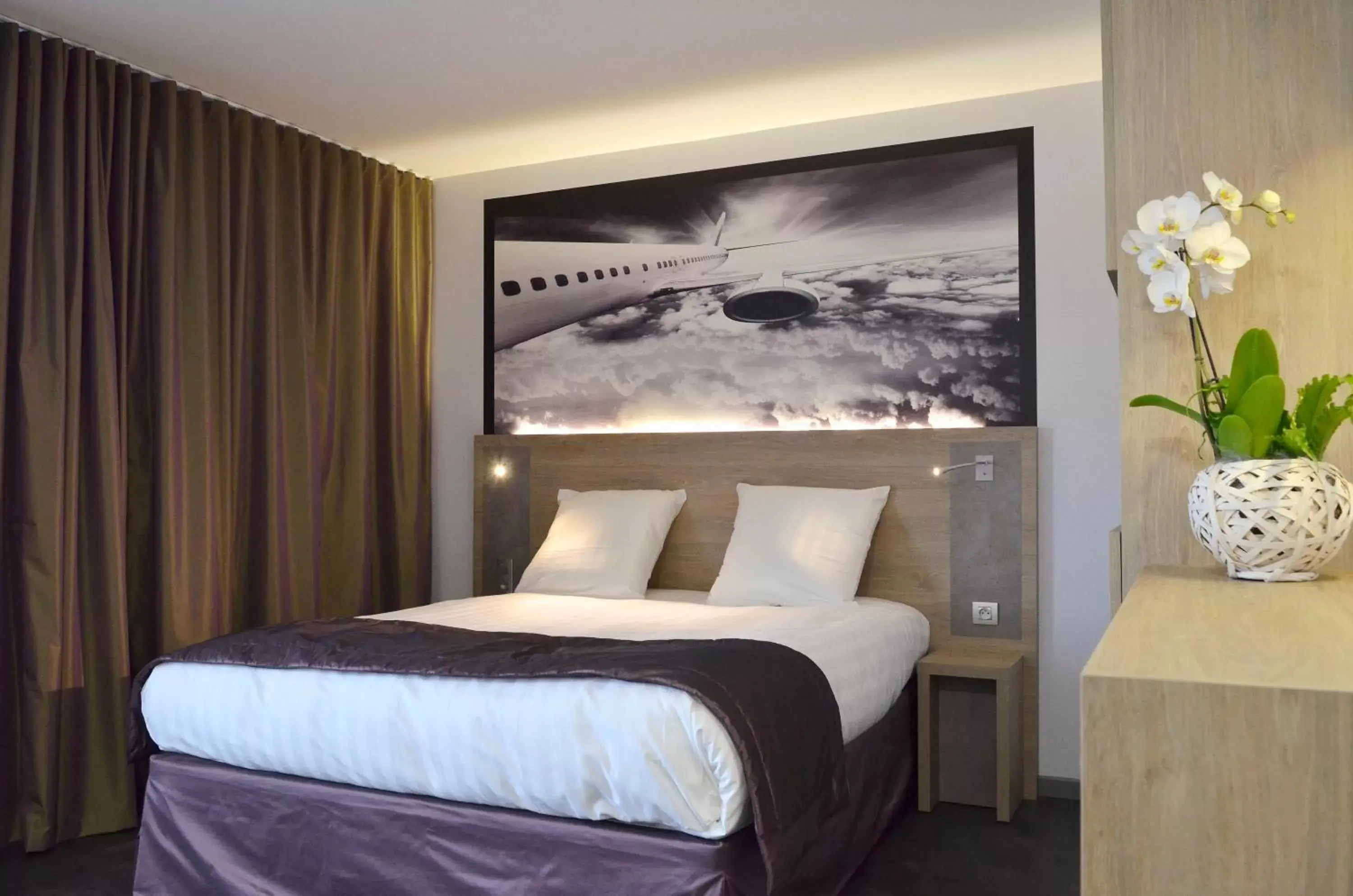 Photo of the whole room, Bed in Kyriad Prestige Residence Cabourg-Dives-sur-Mer