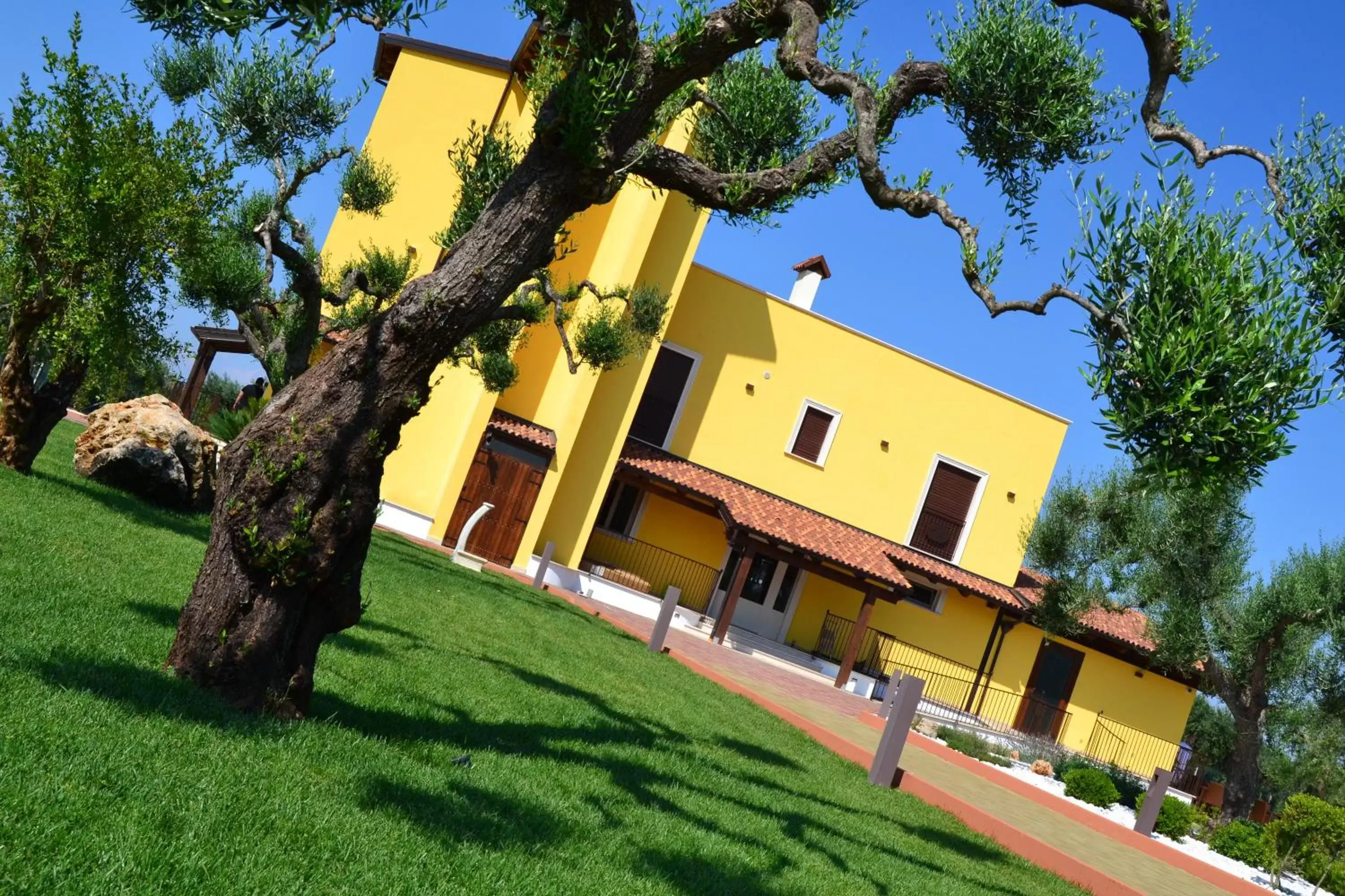 Facade/entrance, Property Building in Villa D'Anzi B&B