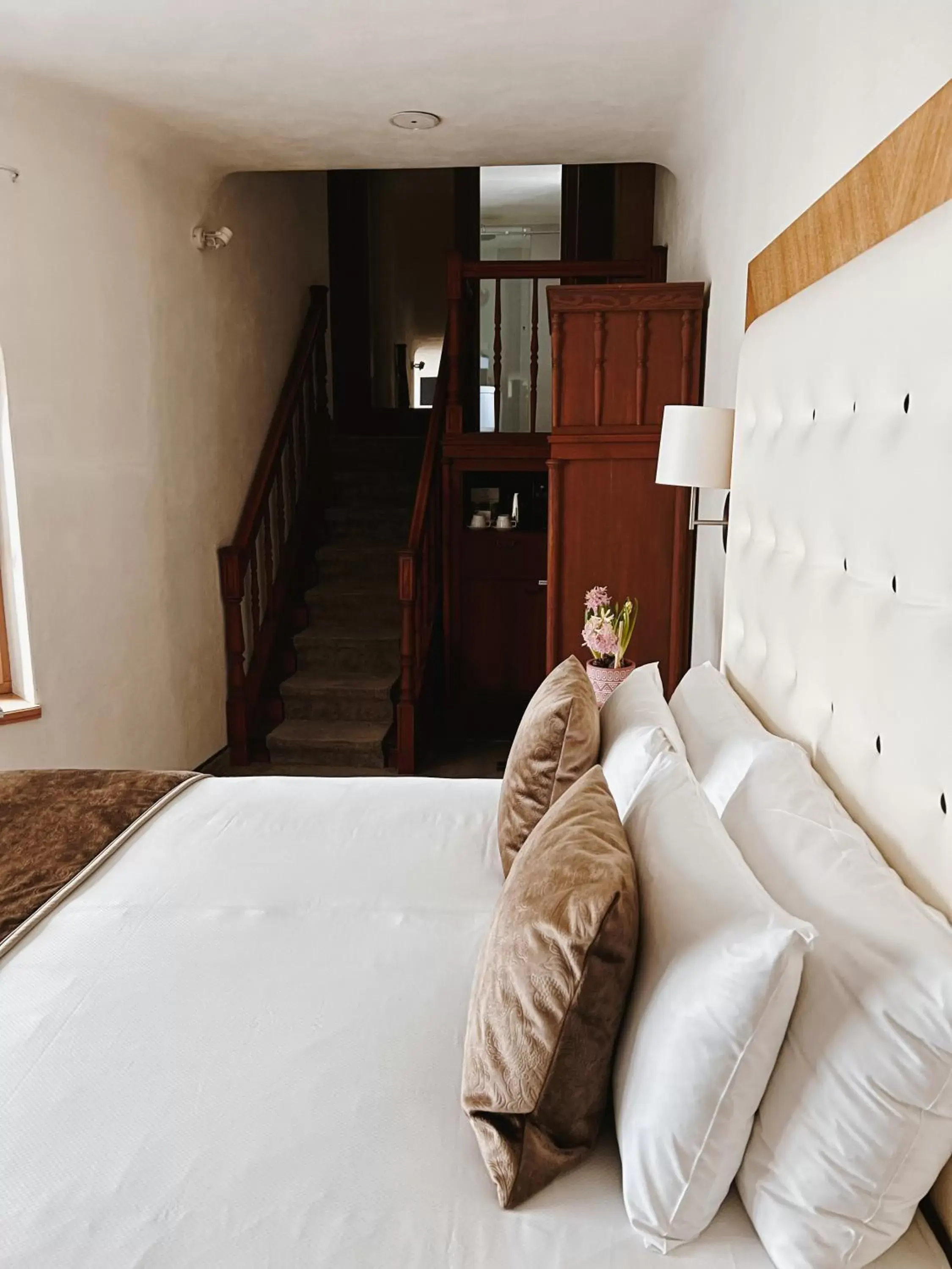 Bed, Seating Area in Dome Hotel