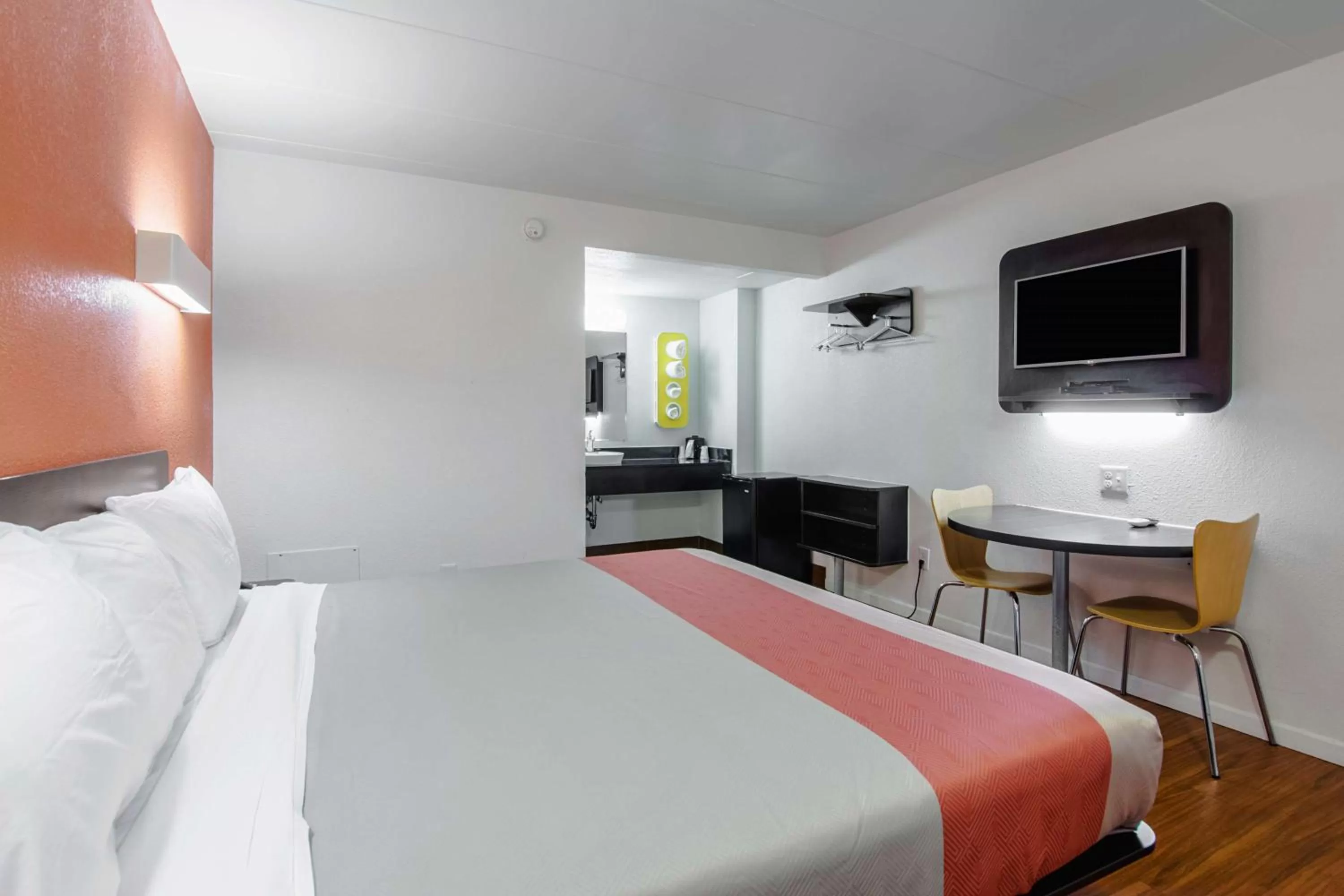 Photo of the whole room, Bed in Motel 6-Glassboro, NJ - Rowan University