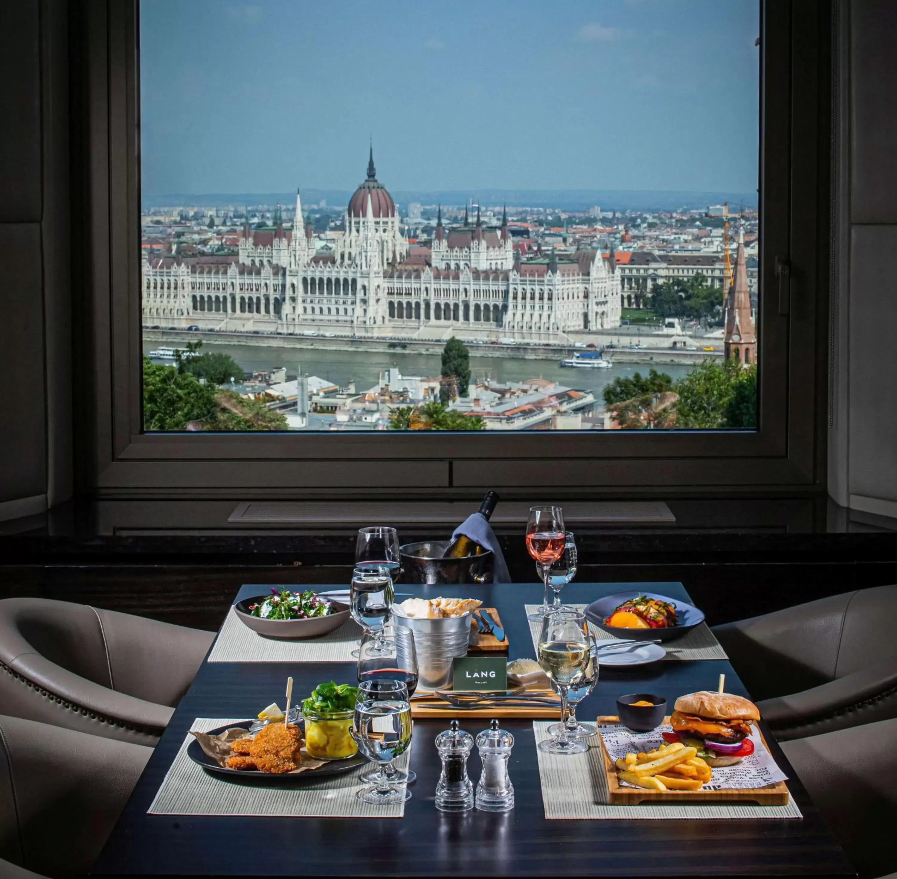 Restaurant/places to eat in Hilton Budapest