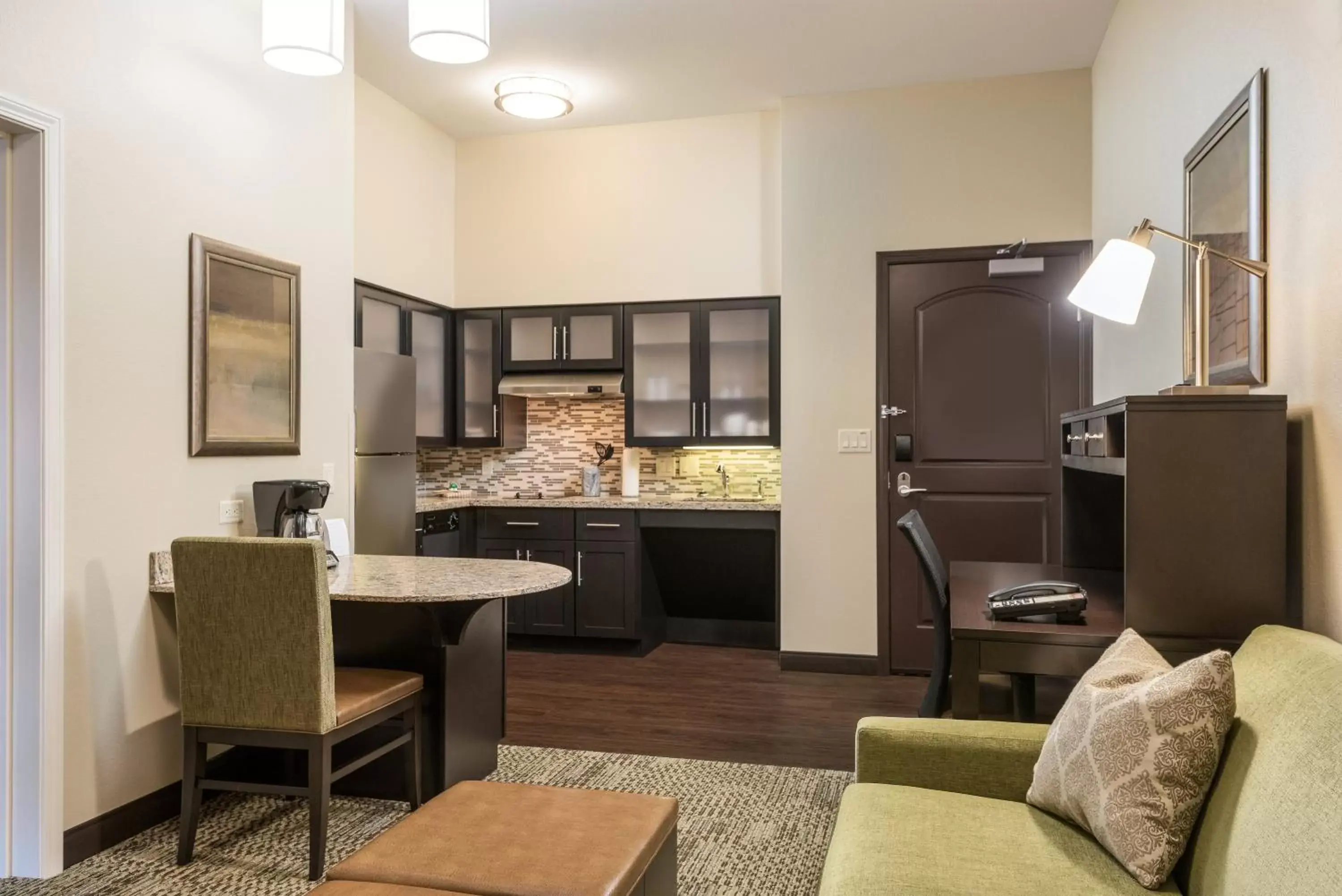 Photo of the whole room, Kitchen/Kitchenette in Staybridge Suites Eau Claire - Altoona, an IHG Hotel