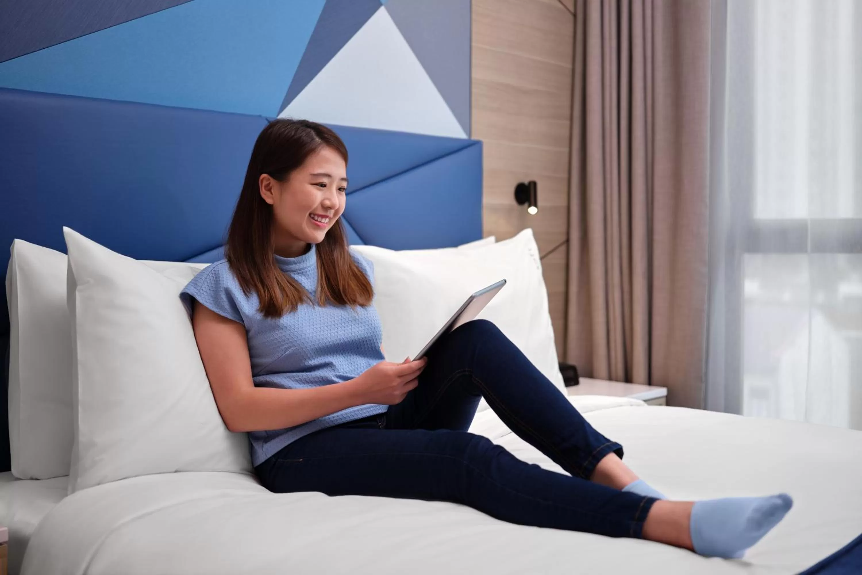 Photo of the whole room, Bed in Holiday Inn Express Singapore Serangoon by IHG