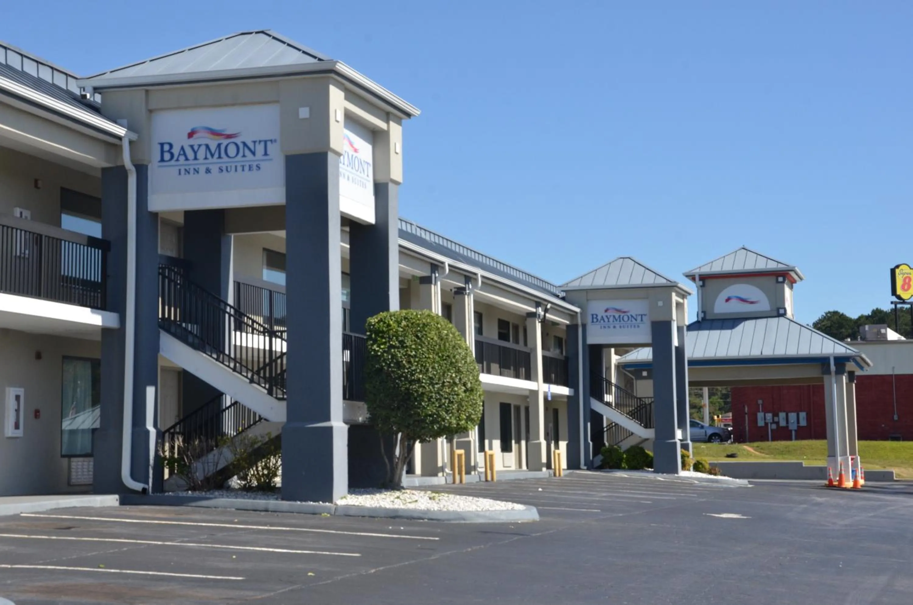 Property Building in BAYMONT INN