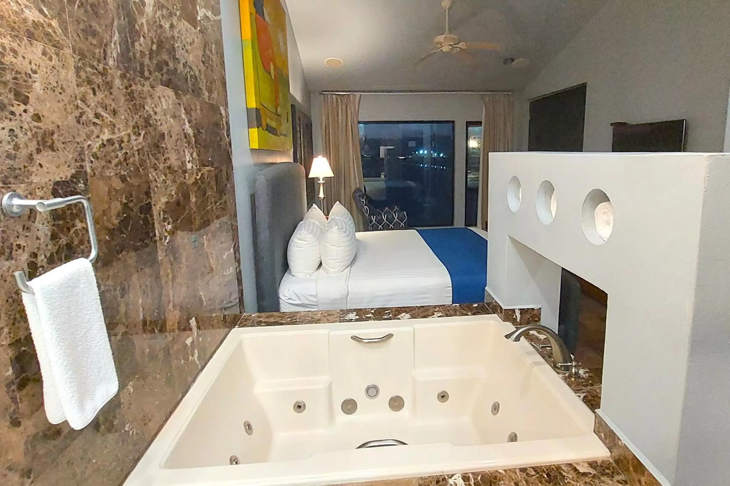 Hot Tub, Bathroom in Peñasco del Sol Hotel