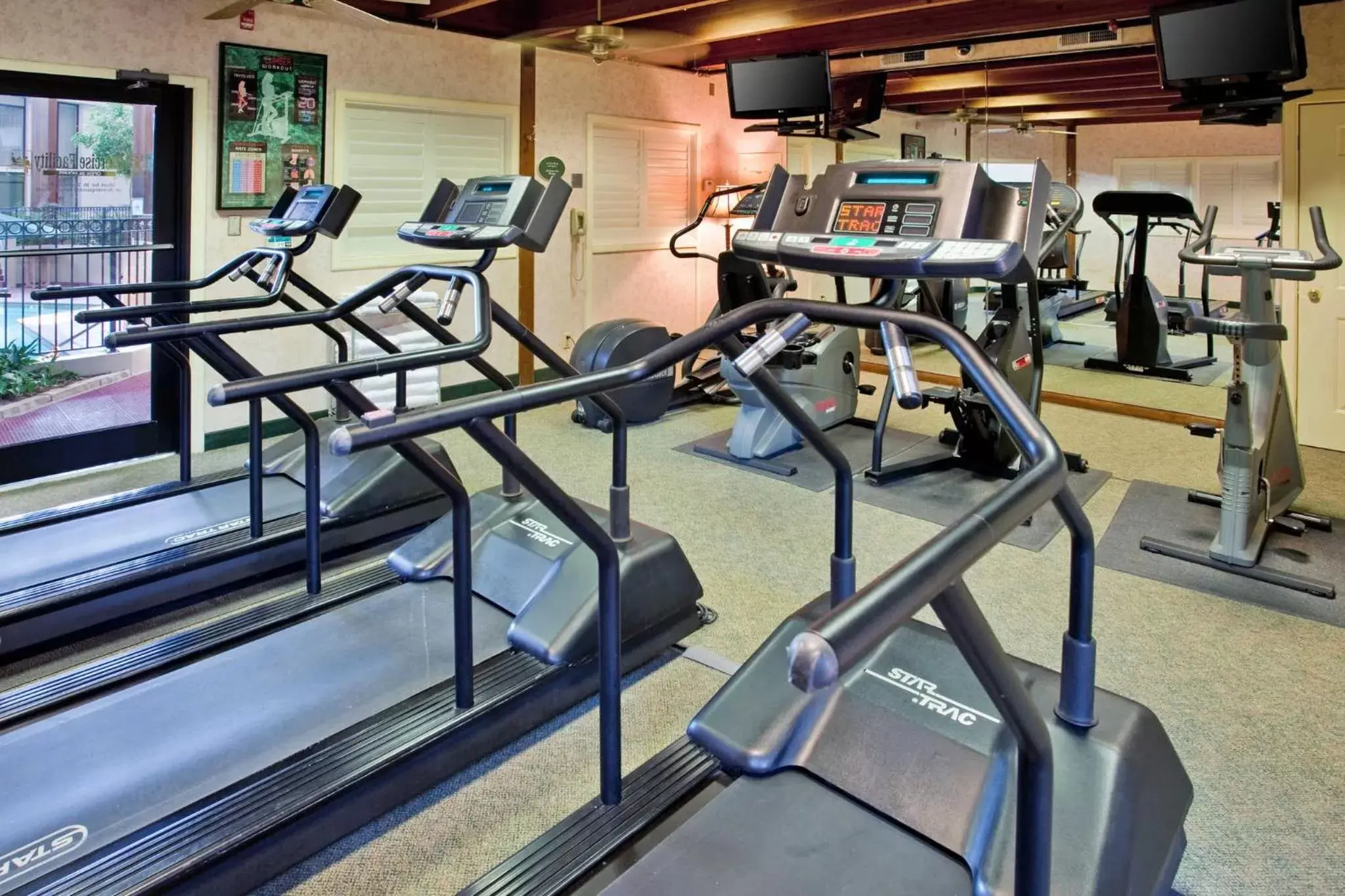 Fitness centre/facilities in Radisson Hotel Lenexa Overland Park