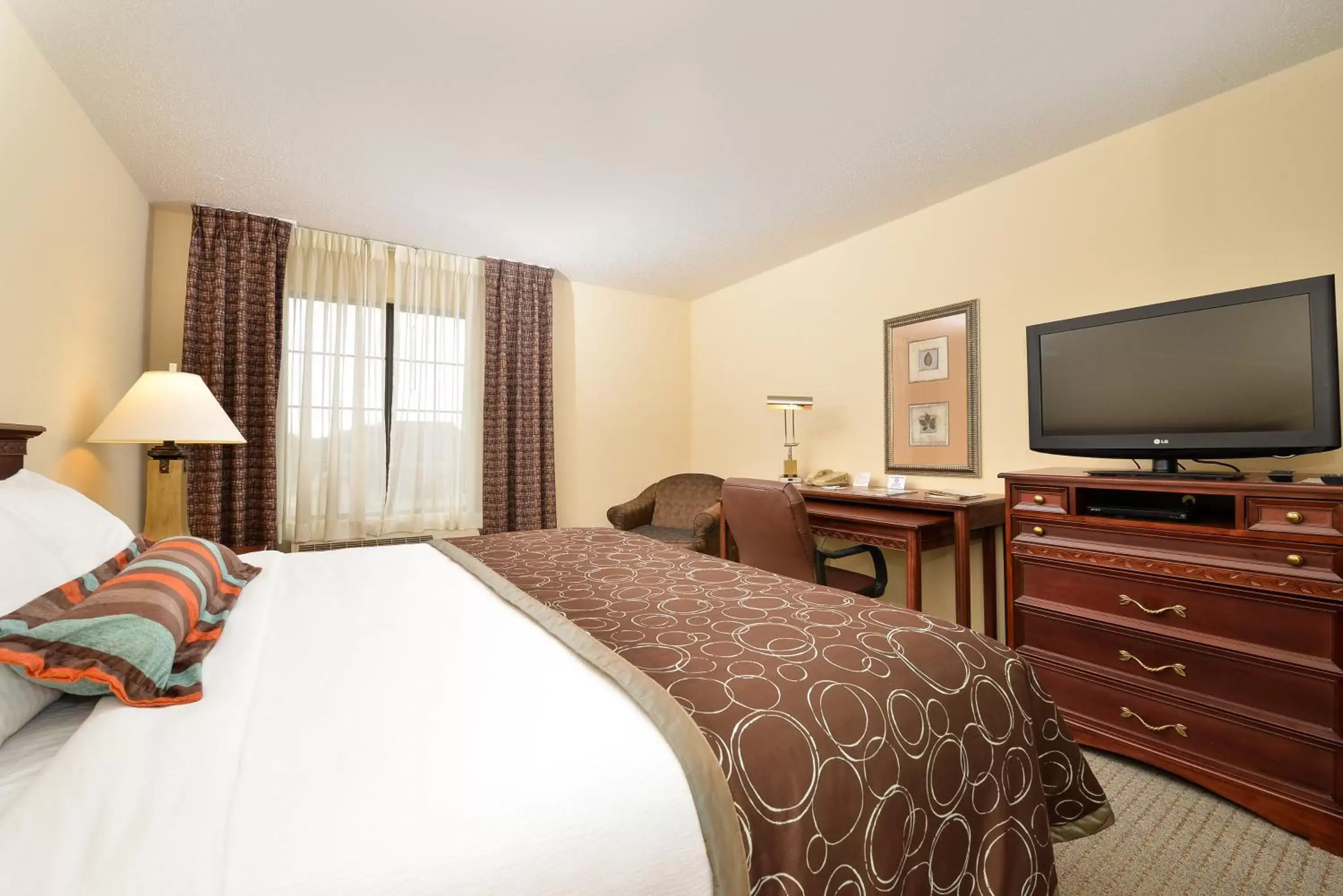 Bedroom, Bed in Staybridge Suites West Des Moines, an IHG Hotel