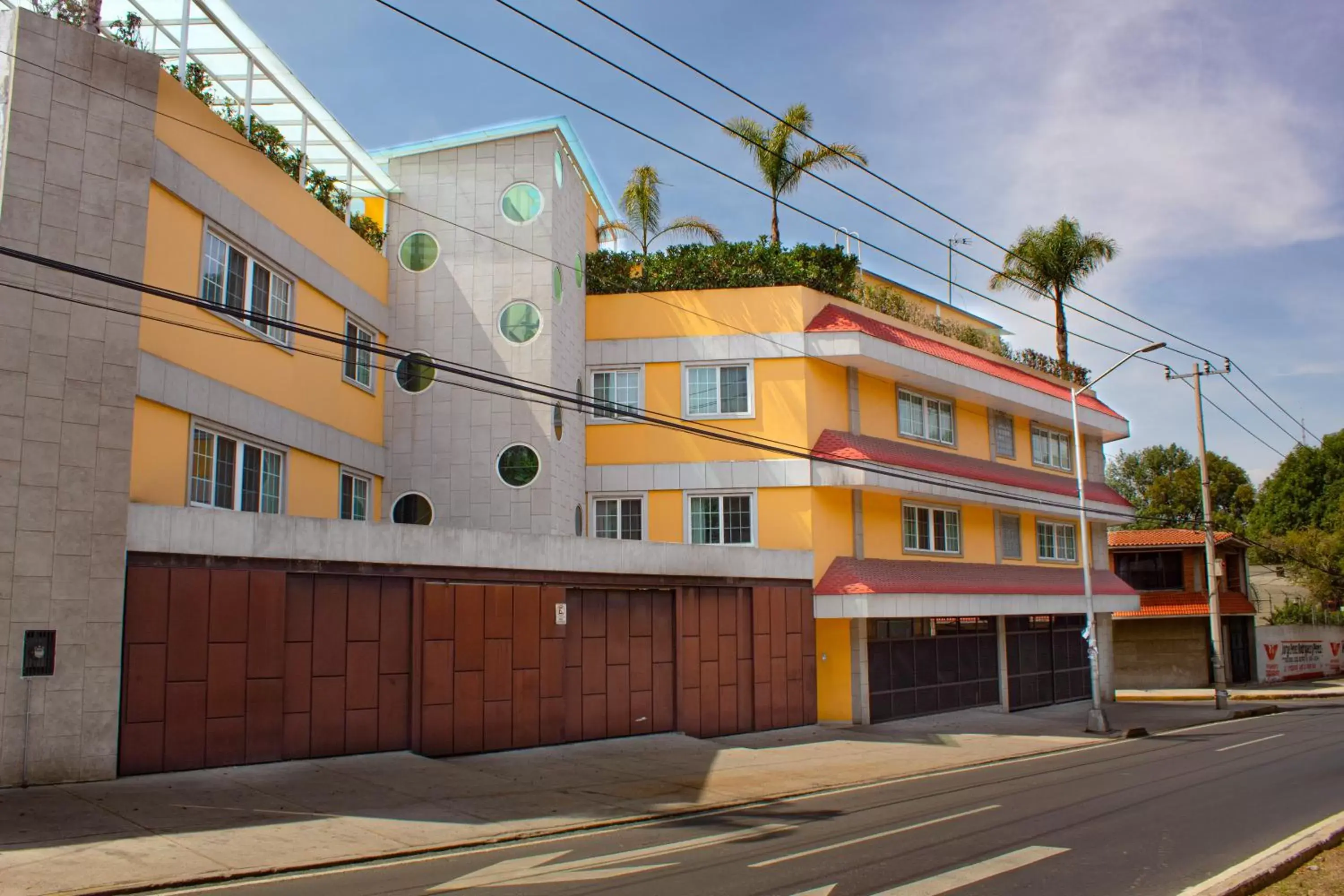 Property Building in La Casa del Reloj - Zona de Hospitales