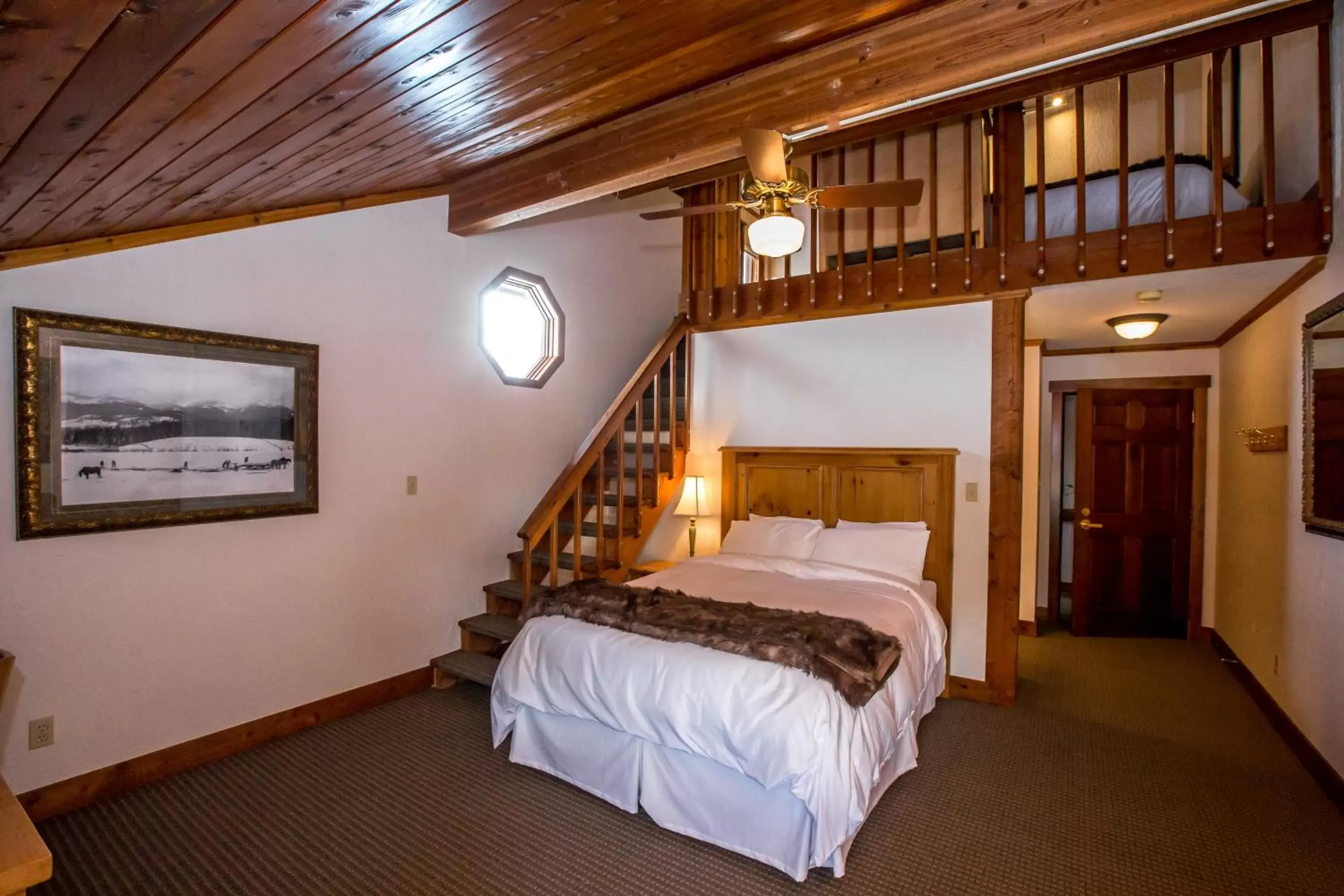 Photo of the whole room, Bed in Kandahar Lodge at Whitefish Mountain Resort