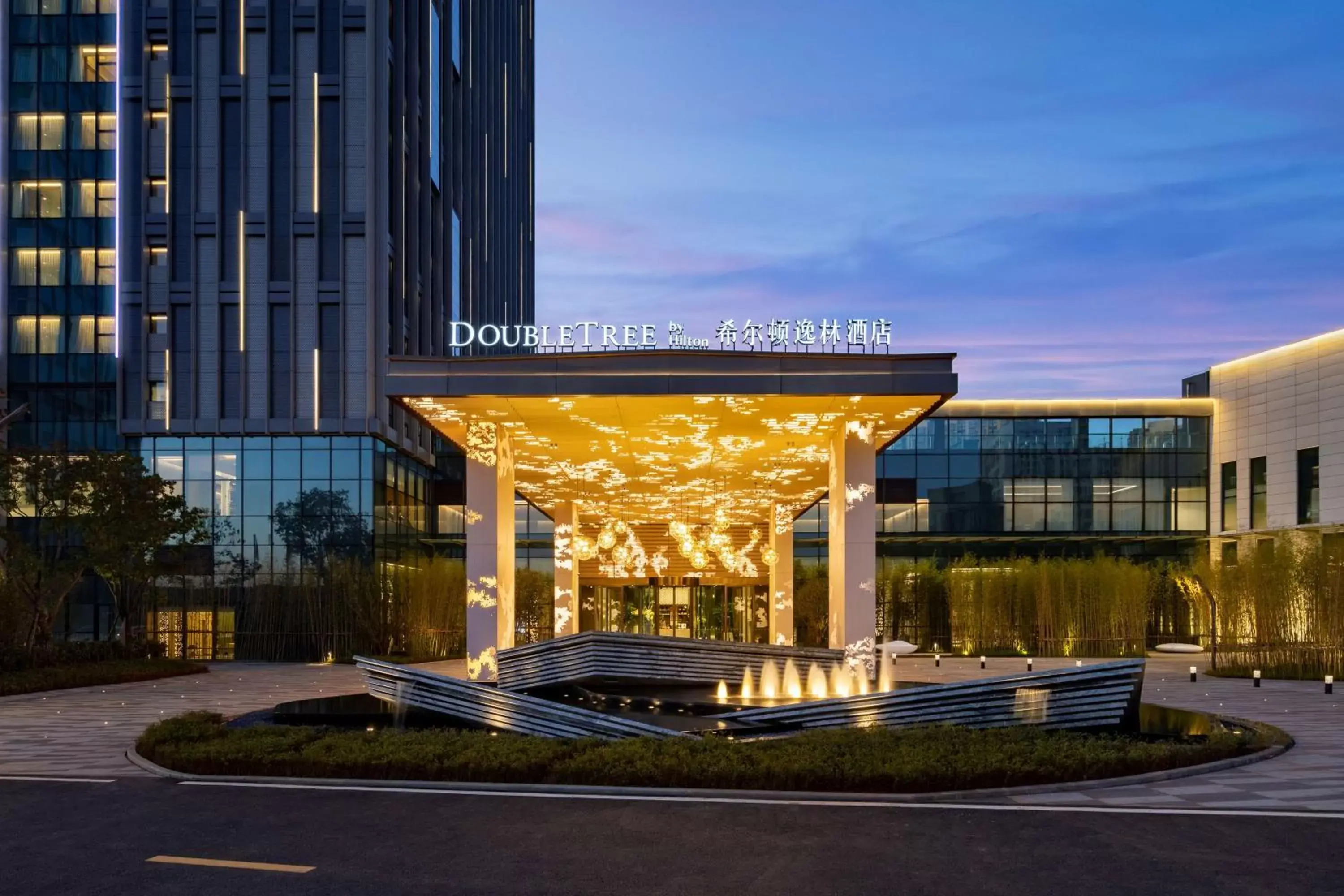 Property Building in Doubletree By Hilton Kunming Airport