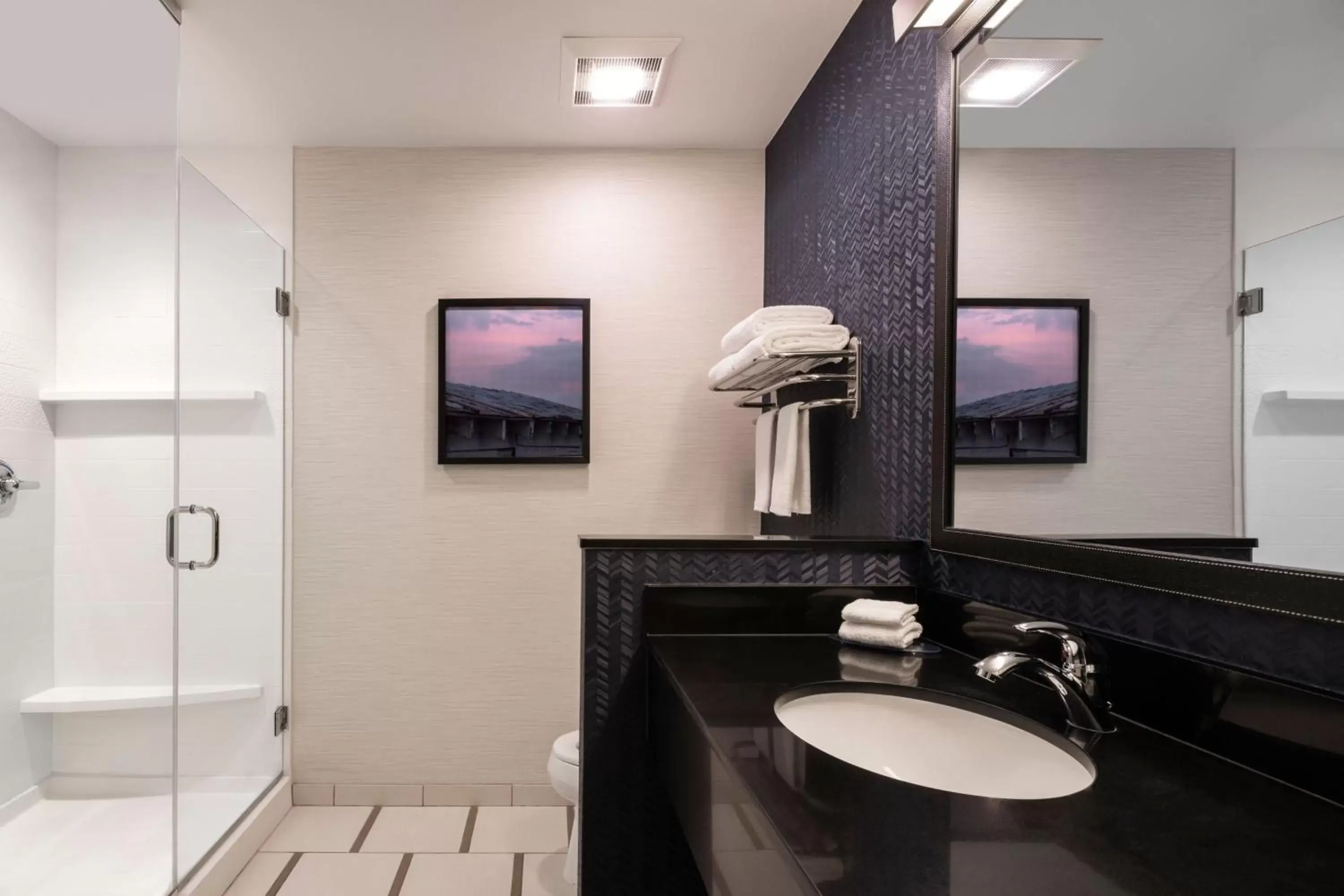 Bathroom in Fairfield Inn & Suites by Marriott Akron Fairlawn