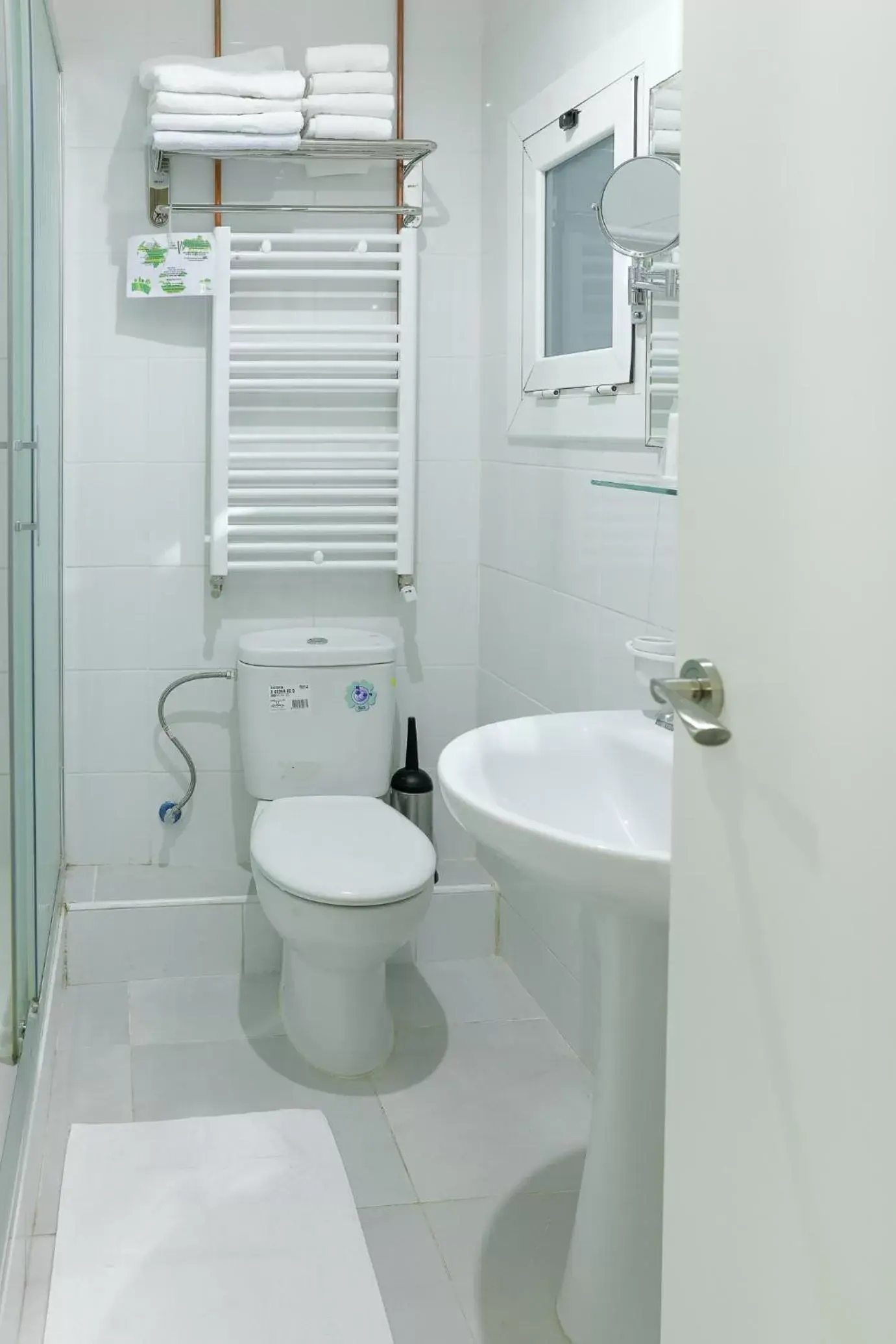 Toilet, Bathroom in Hotel Palermo