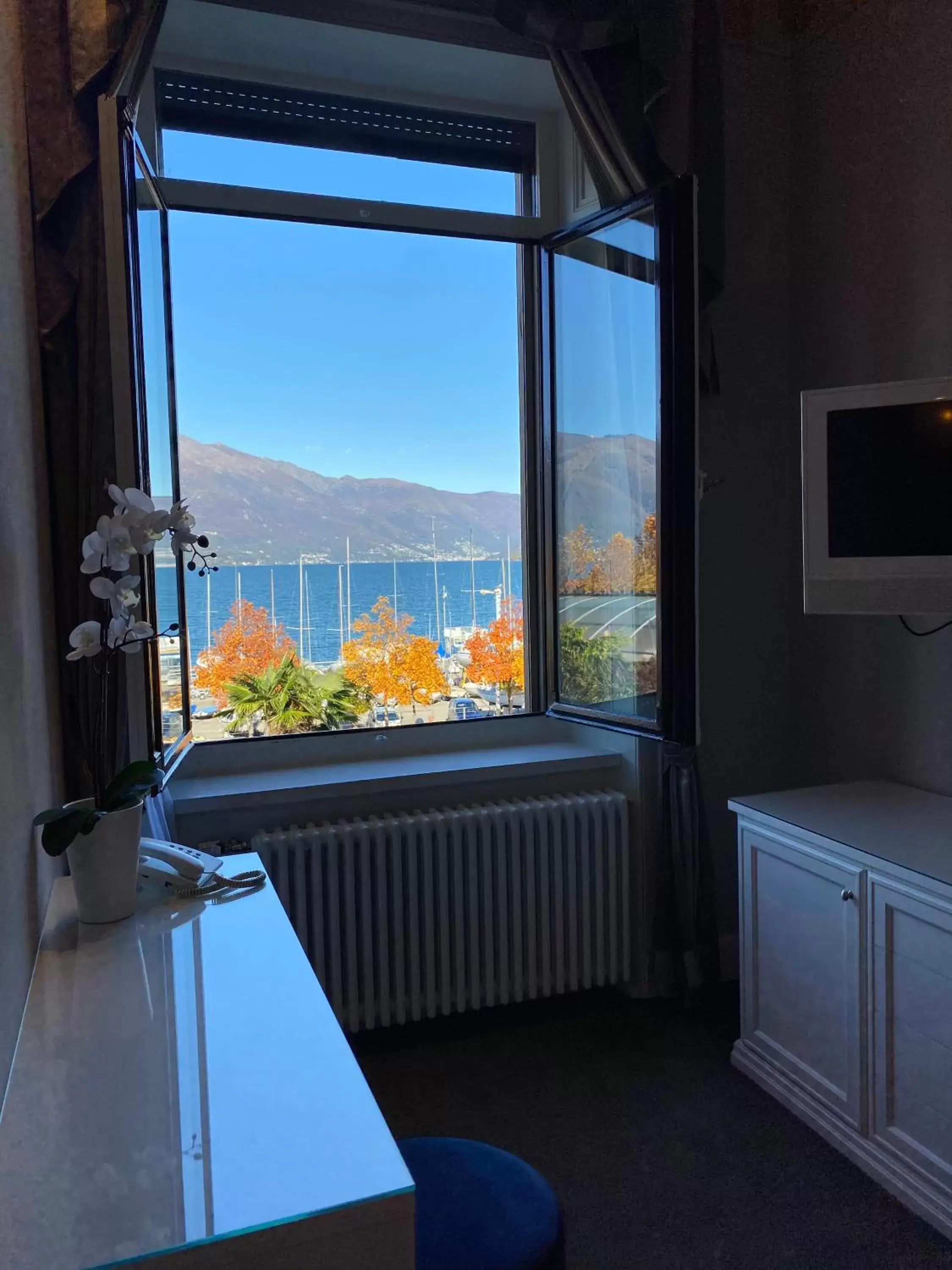 Lake view, Mountain View in Camin Hotel Luino