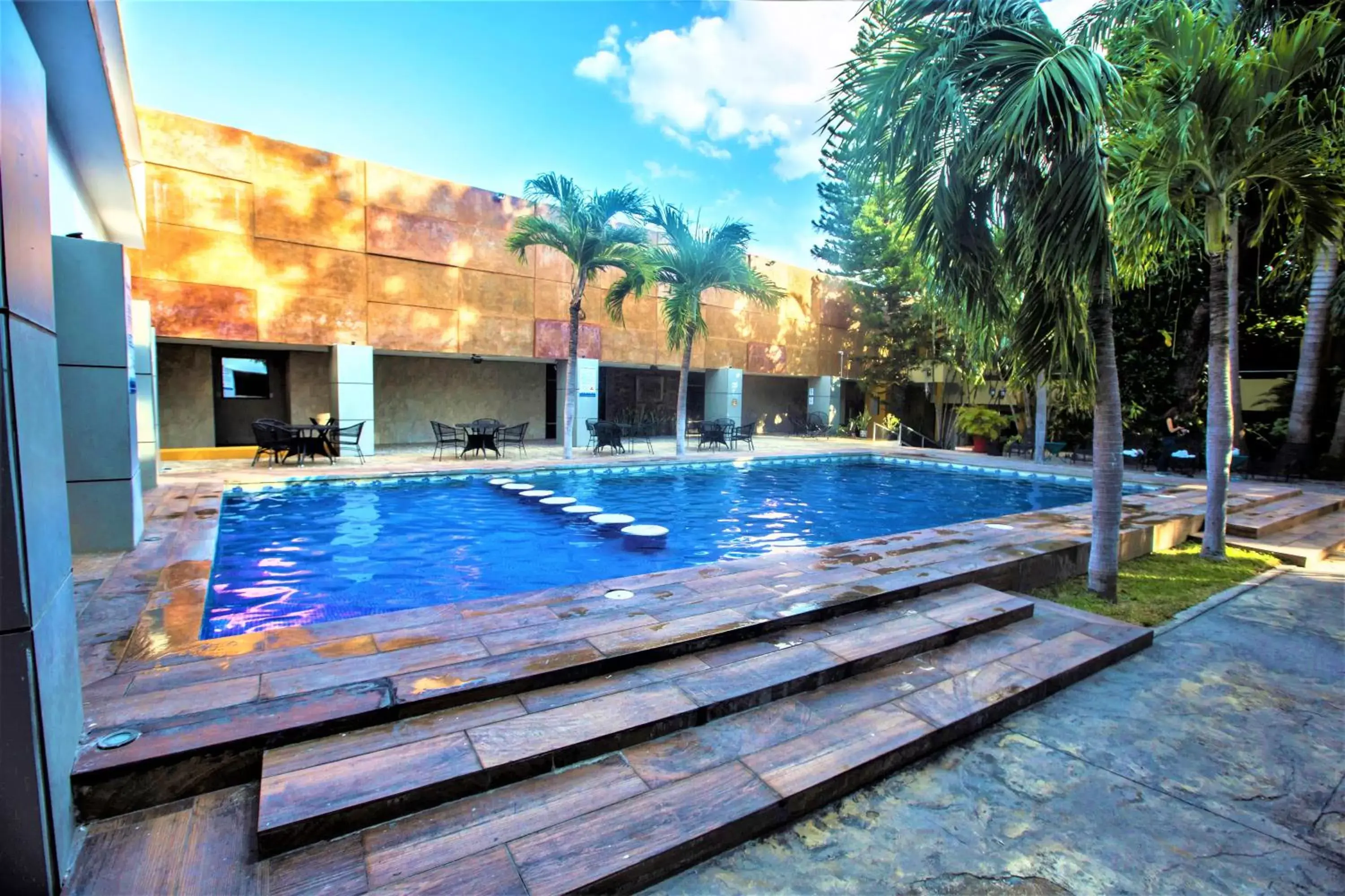 Swimming Pool in Hotel Plaza Mirador