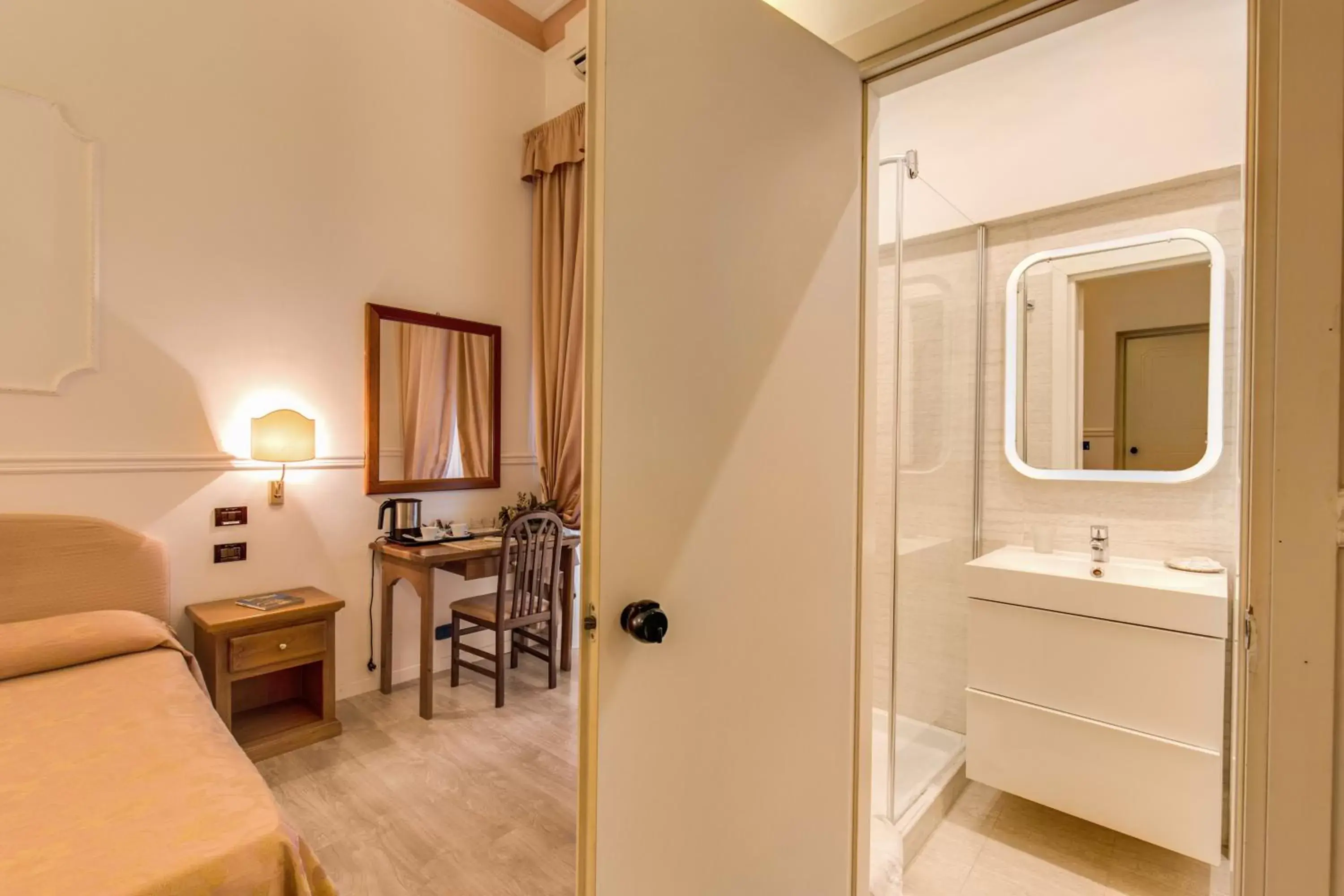 Photo of the whole room, Bathroom in Hotel Martini