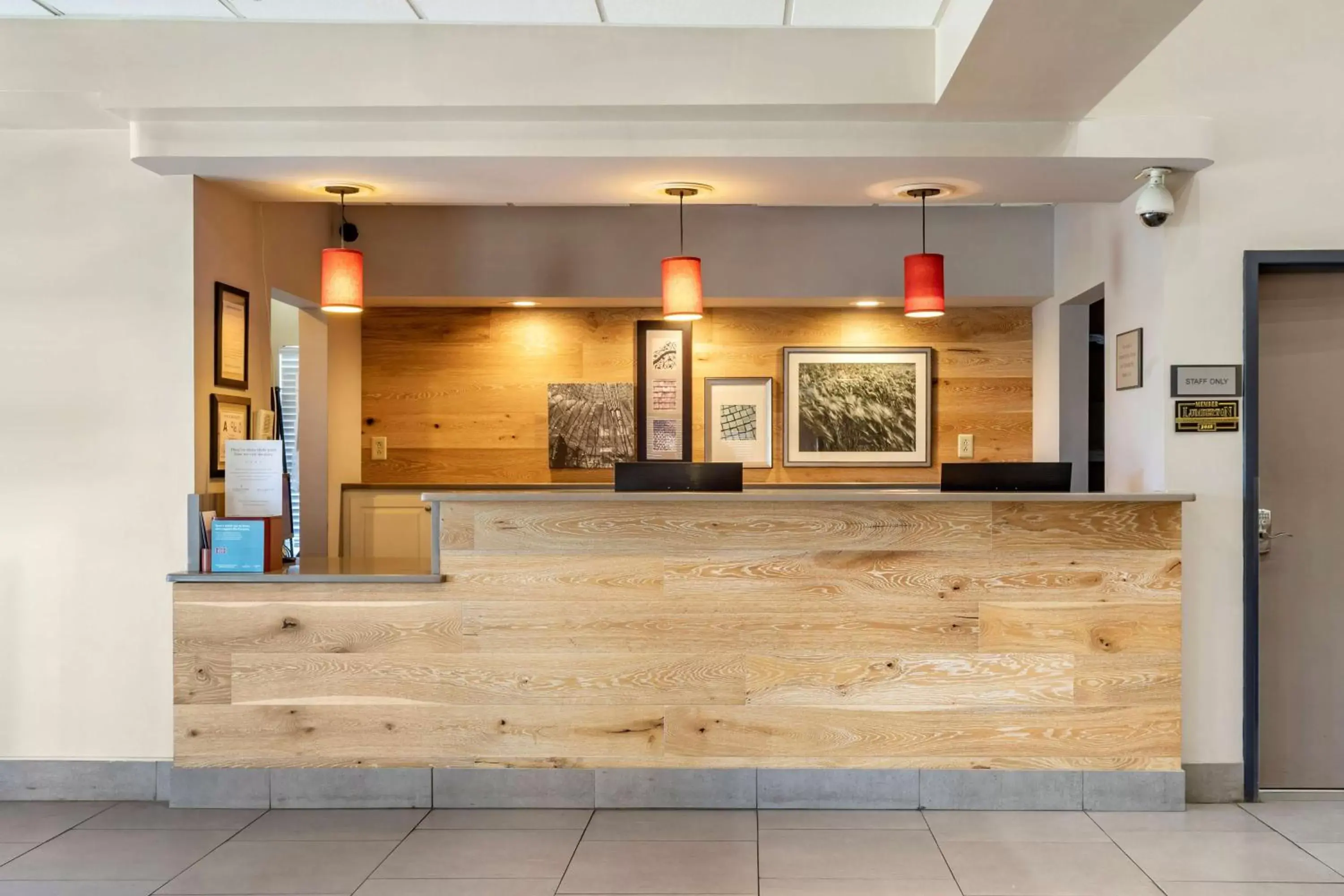 Lobby or reception in Country Inn & Suites by Radisson, Lumberton, NC