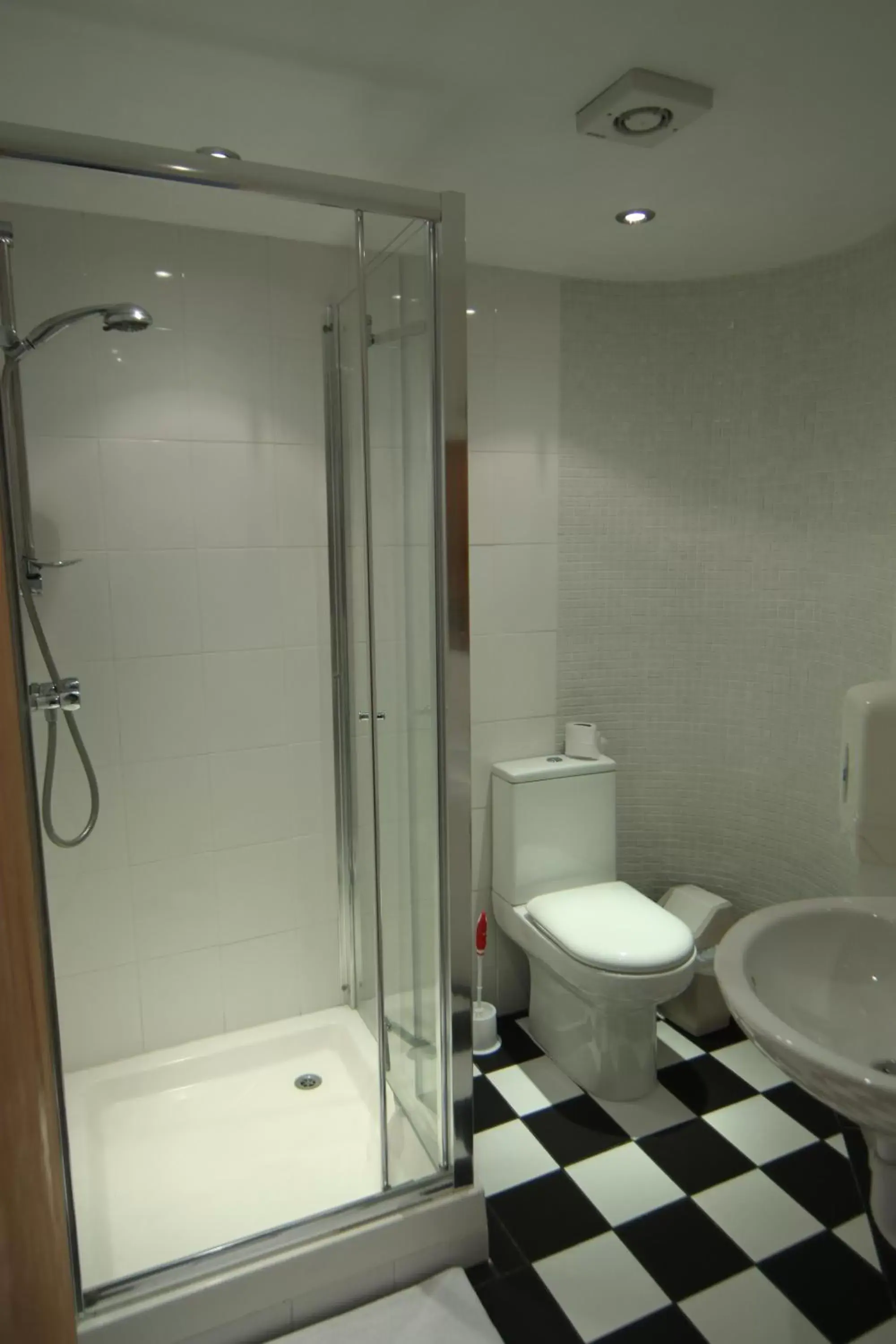 Shower in St. David's Hotels Paddington