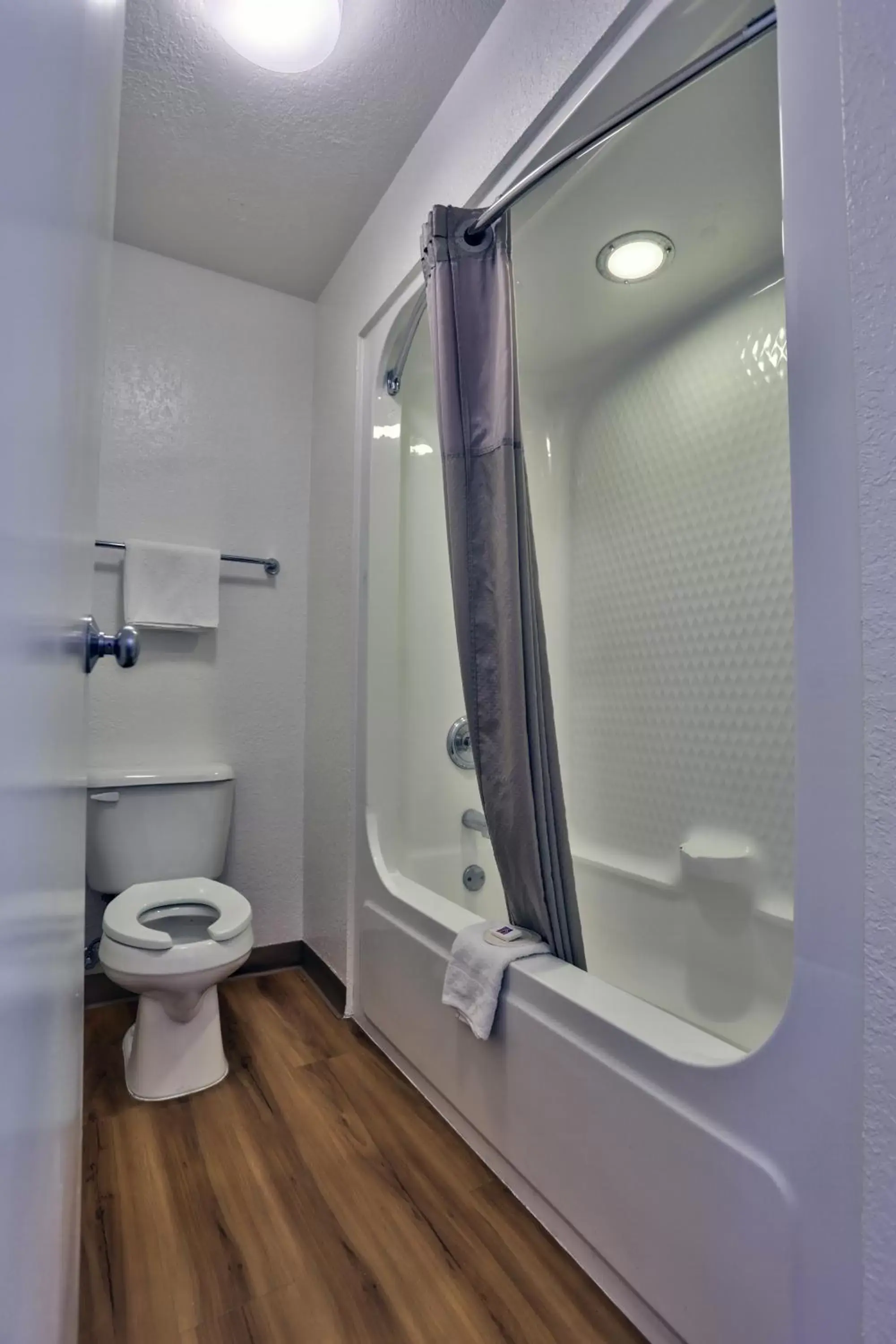 Shower, Bathroom in Motel 6-Flagstaff, AZ - Butler