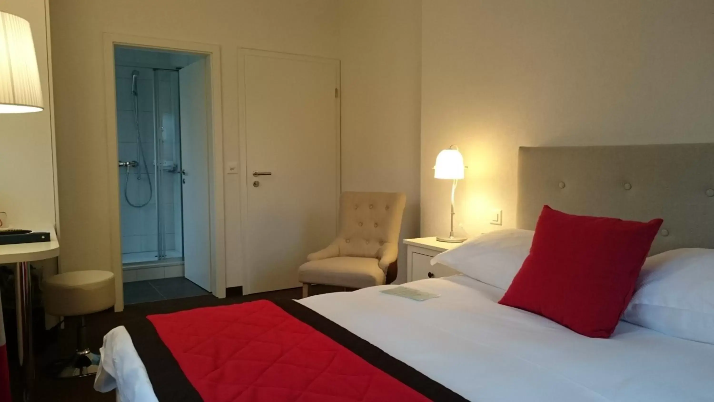 Comfort Double Room in Touring au Lac