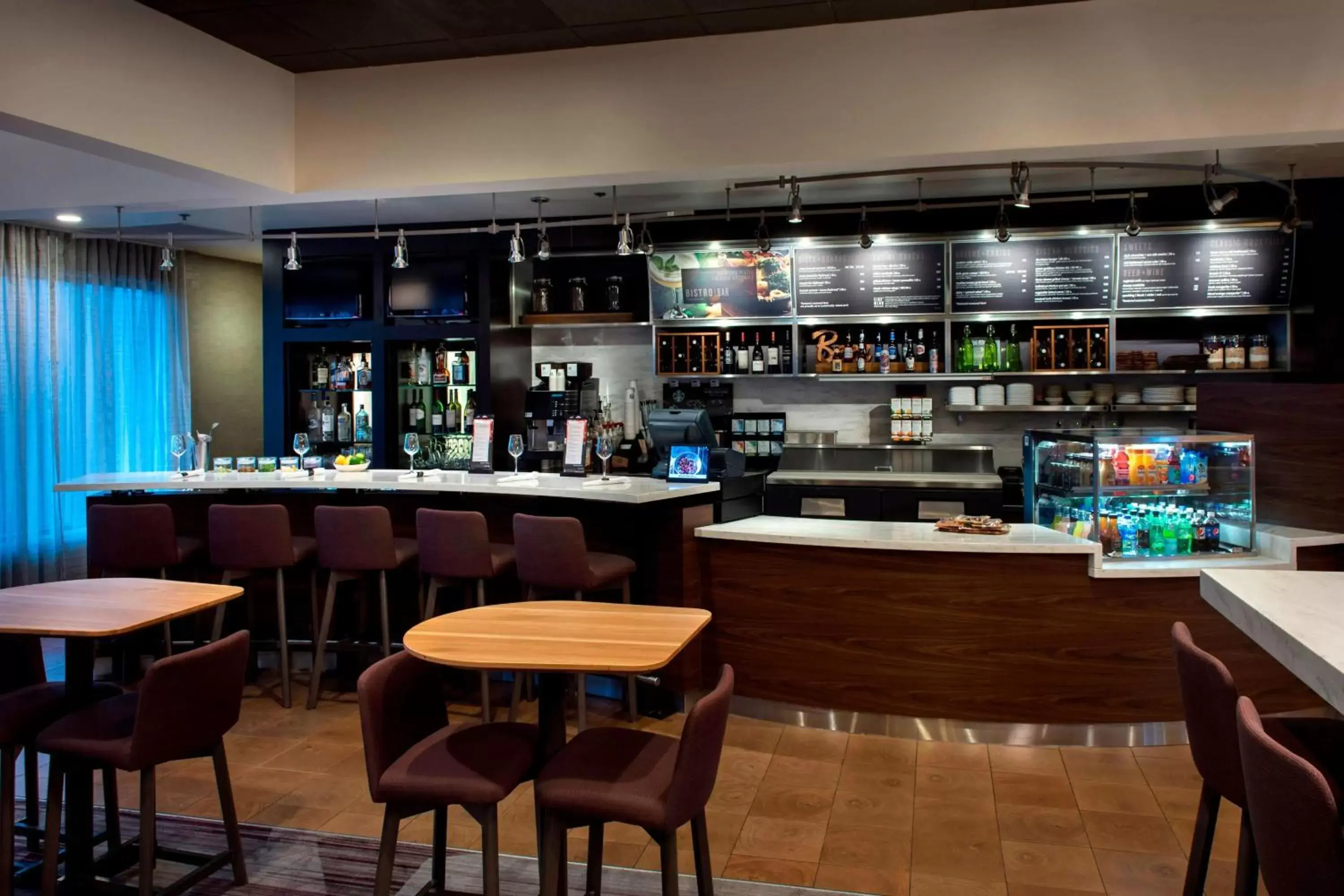 Restaurant/places to eat, Lounge/Bar in Courtyard by Marriott Poughkeepsie