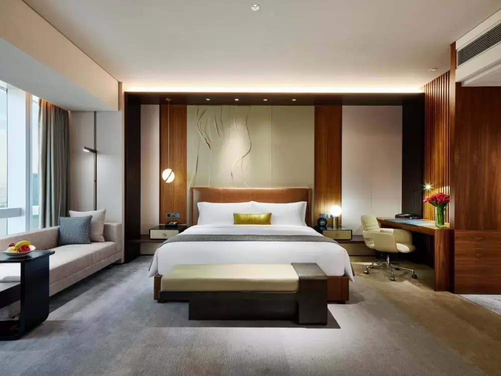 Bed in InterContinental Zhuhai, an IHG Hotel