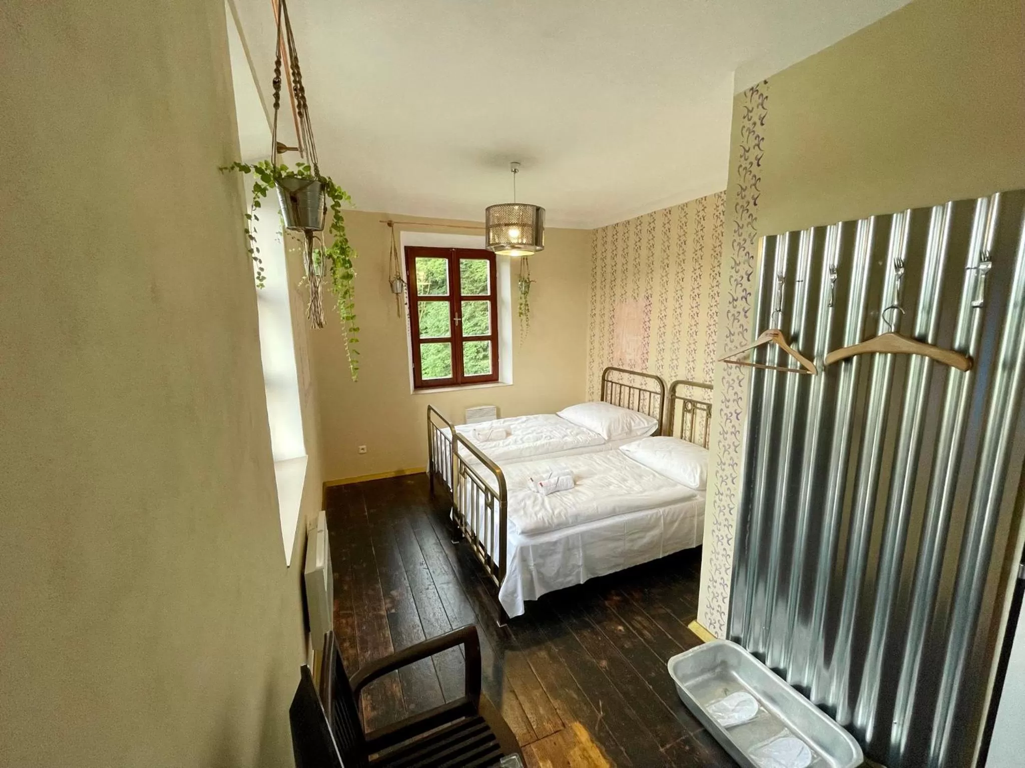 Bed in HARABURDI® Recyclart Hotel