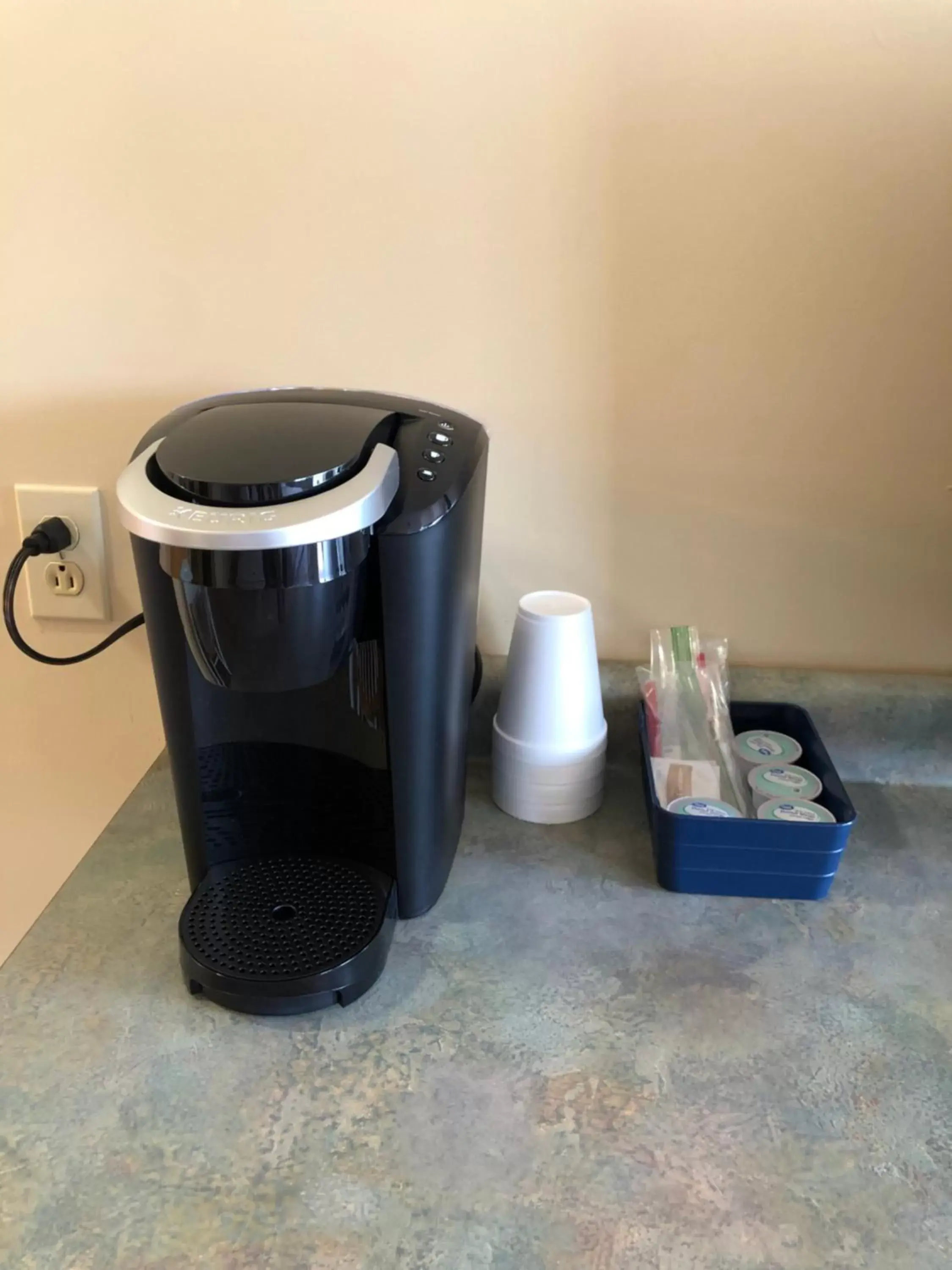 Coffee/tea facilities in Village Inn Motel