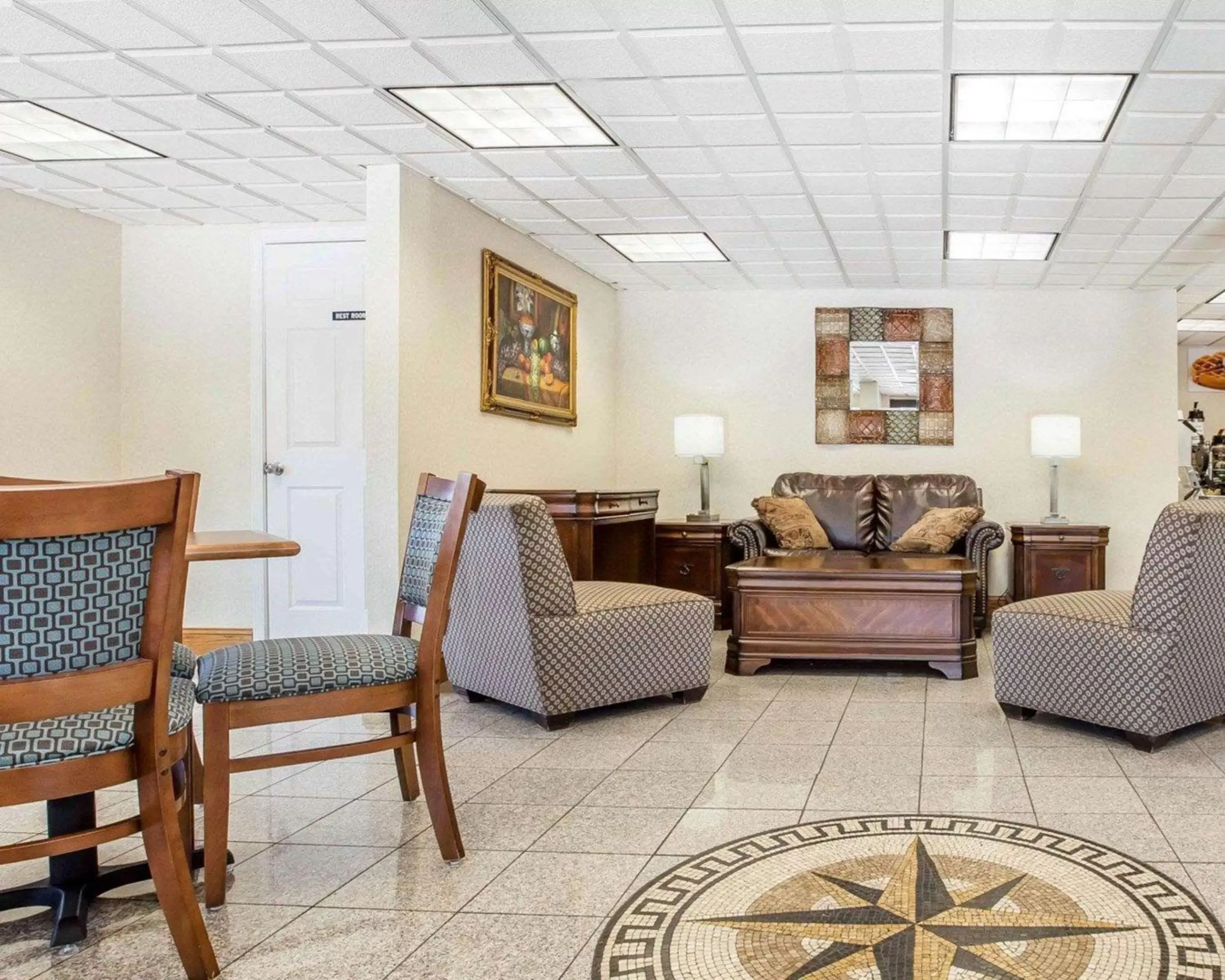 Lobby or reception, Seating Area in Quality Inn Macon