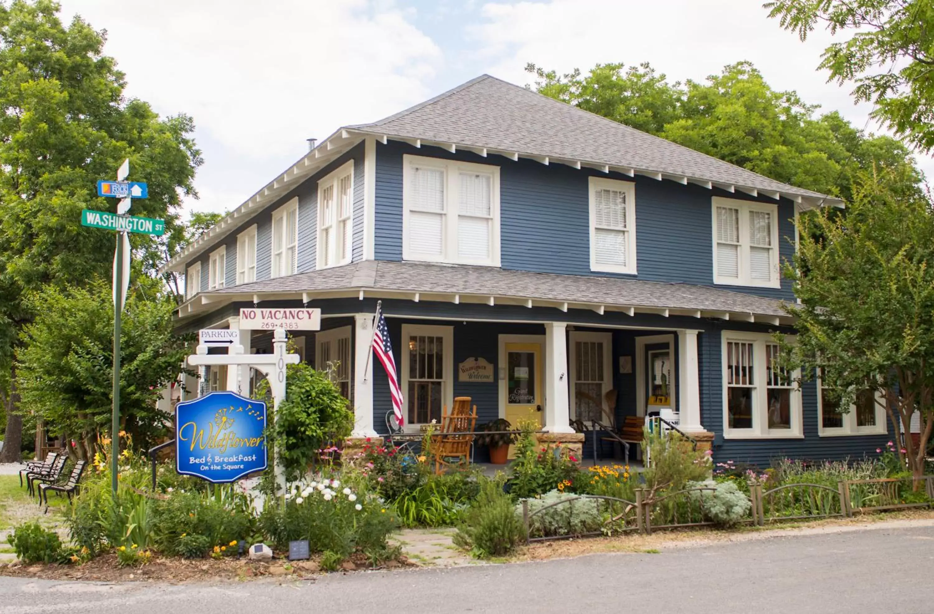 Property Building in Wildflower Bed and Breakfast