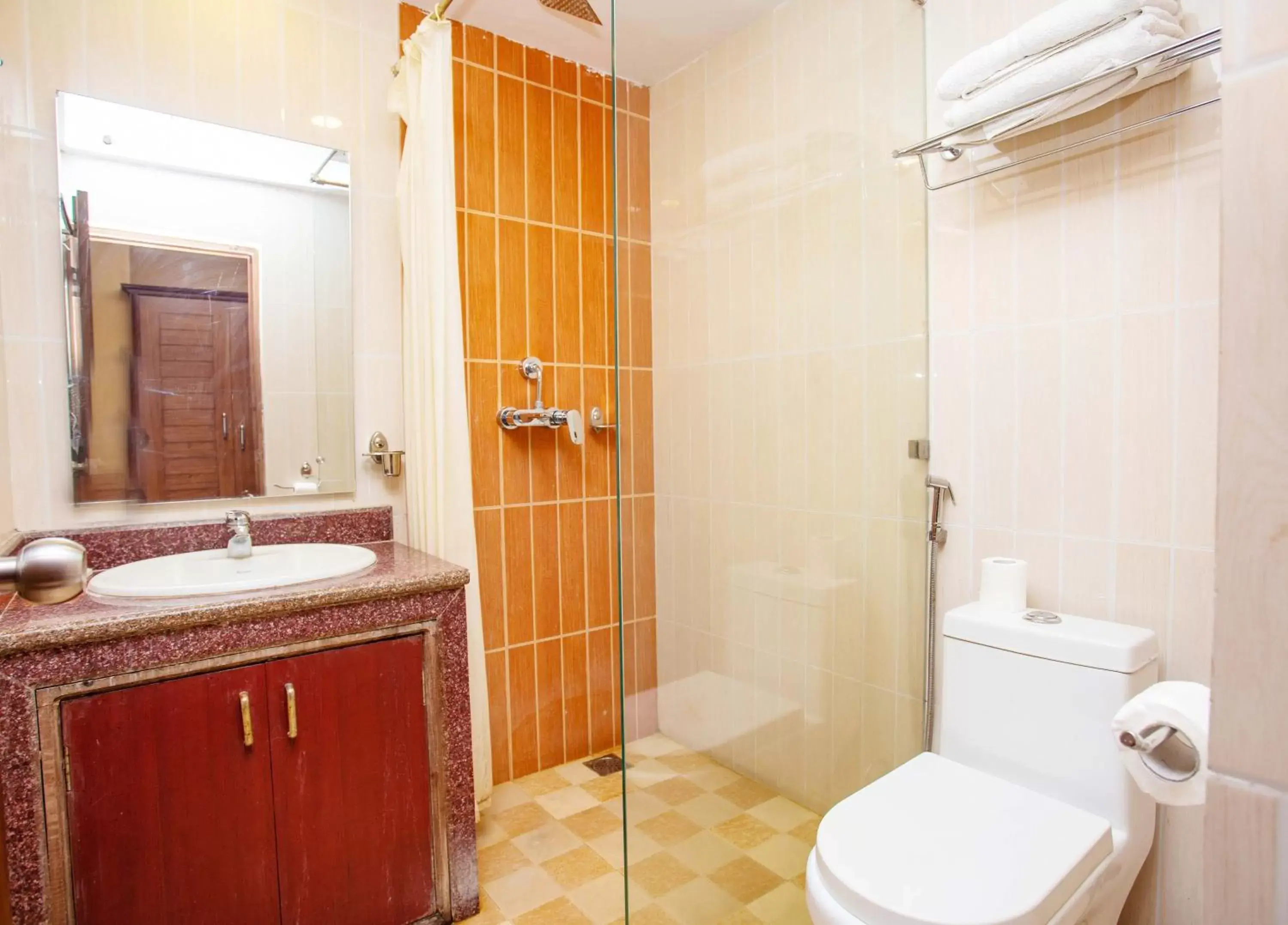 Shower, Bathroom in Hotel Iceland