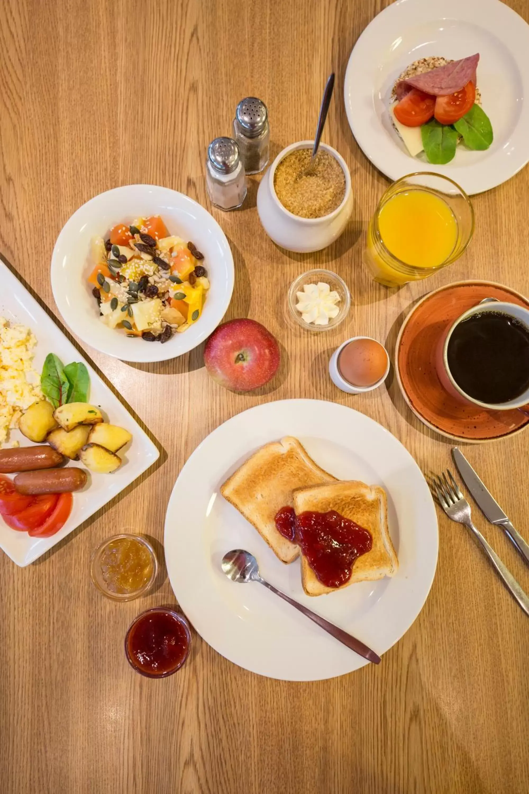 Restaurant/places to eat, Breakfast in Go Hotel Shnelli