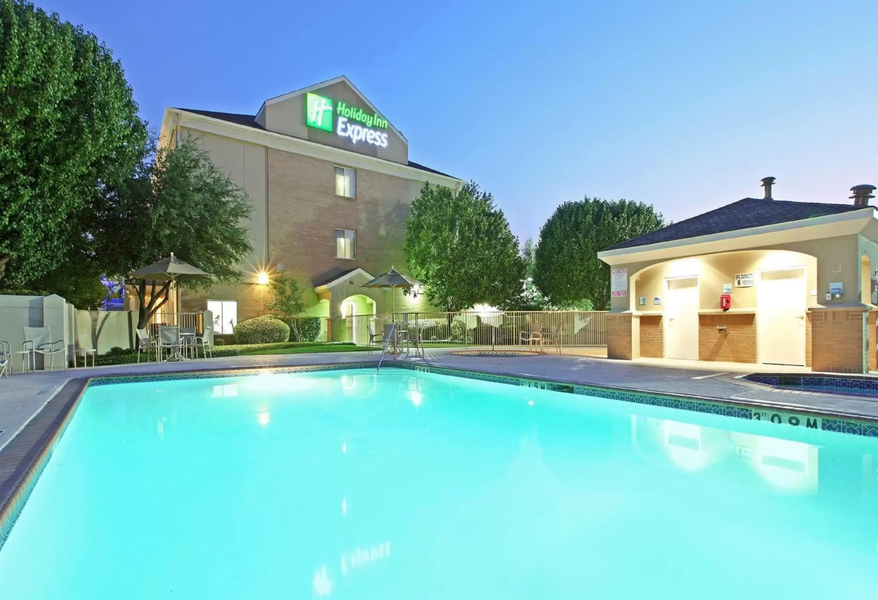 Swimming pool, Property Building in Holiday Inn Express & Suites DFW Airport - Grapevine, an IHG Hotel