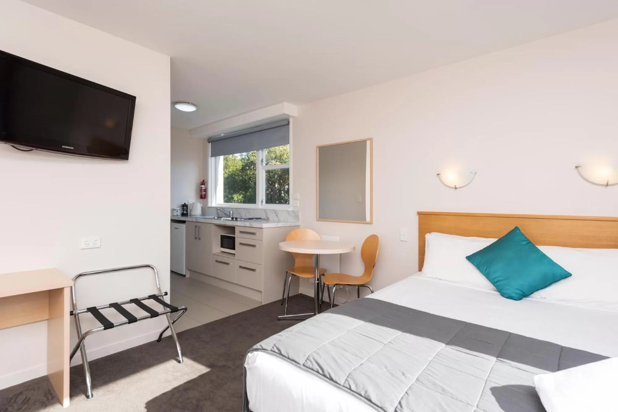 Bed in Capital View Motor Inn - Free Parking