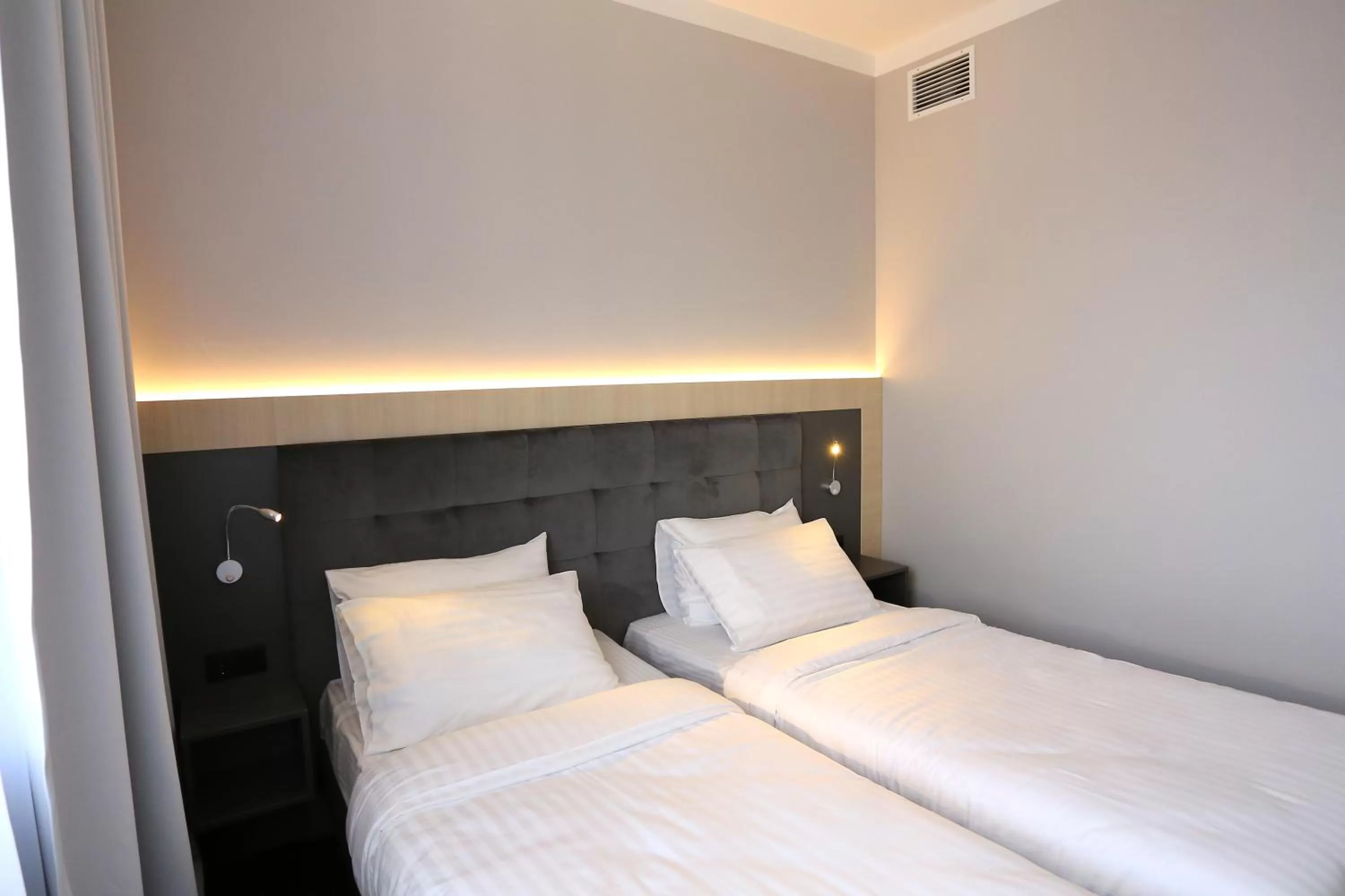 Photo of the whole room, Bed in euroHOTEL Sosnowiec Kazimierz