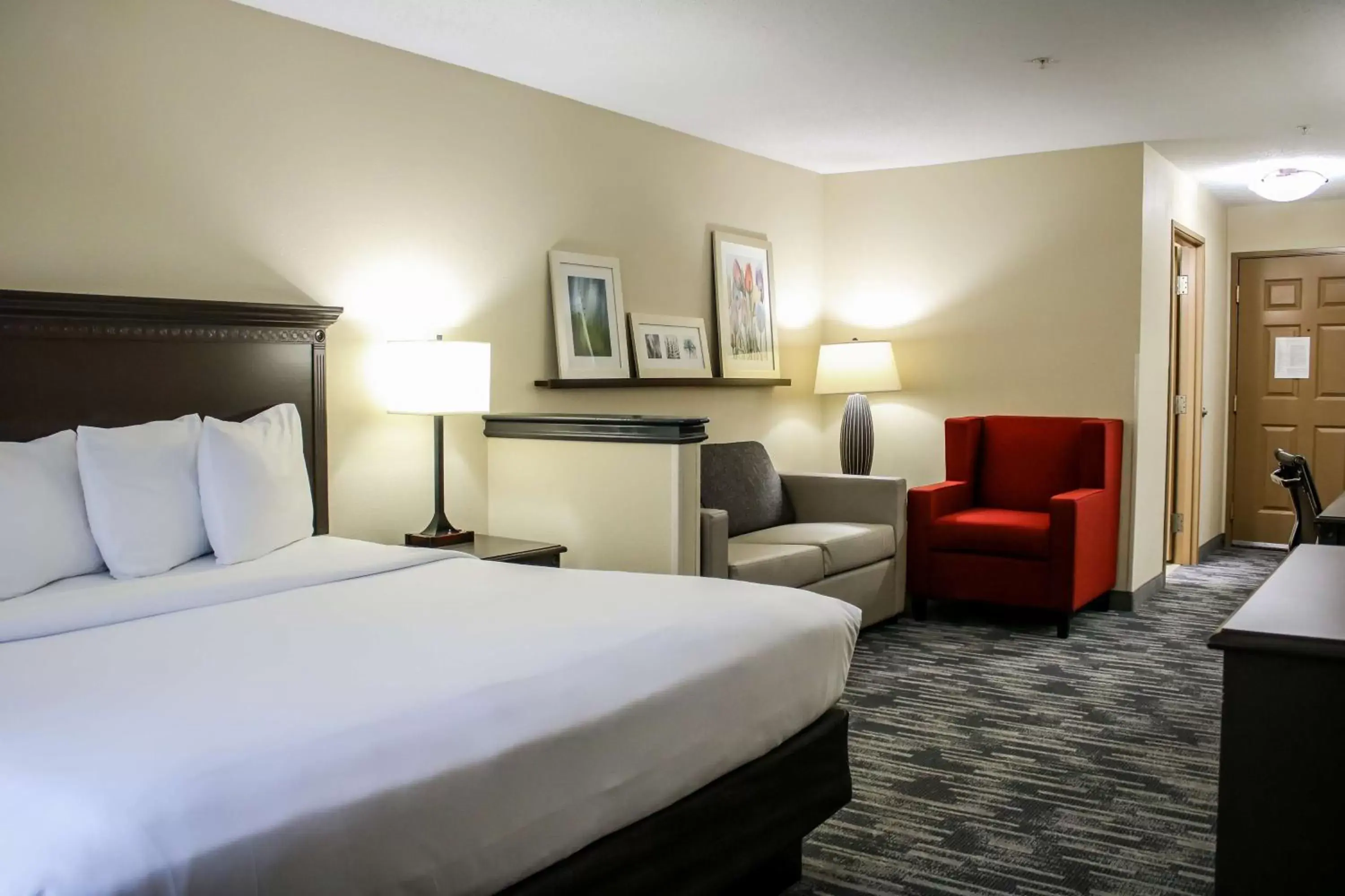 Photo of the whole room, Bed in Country Inn & Suites by Radisson, Richmond West at I-64, VA