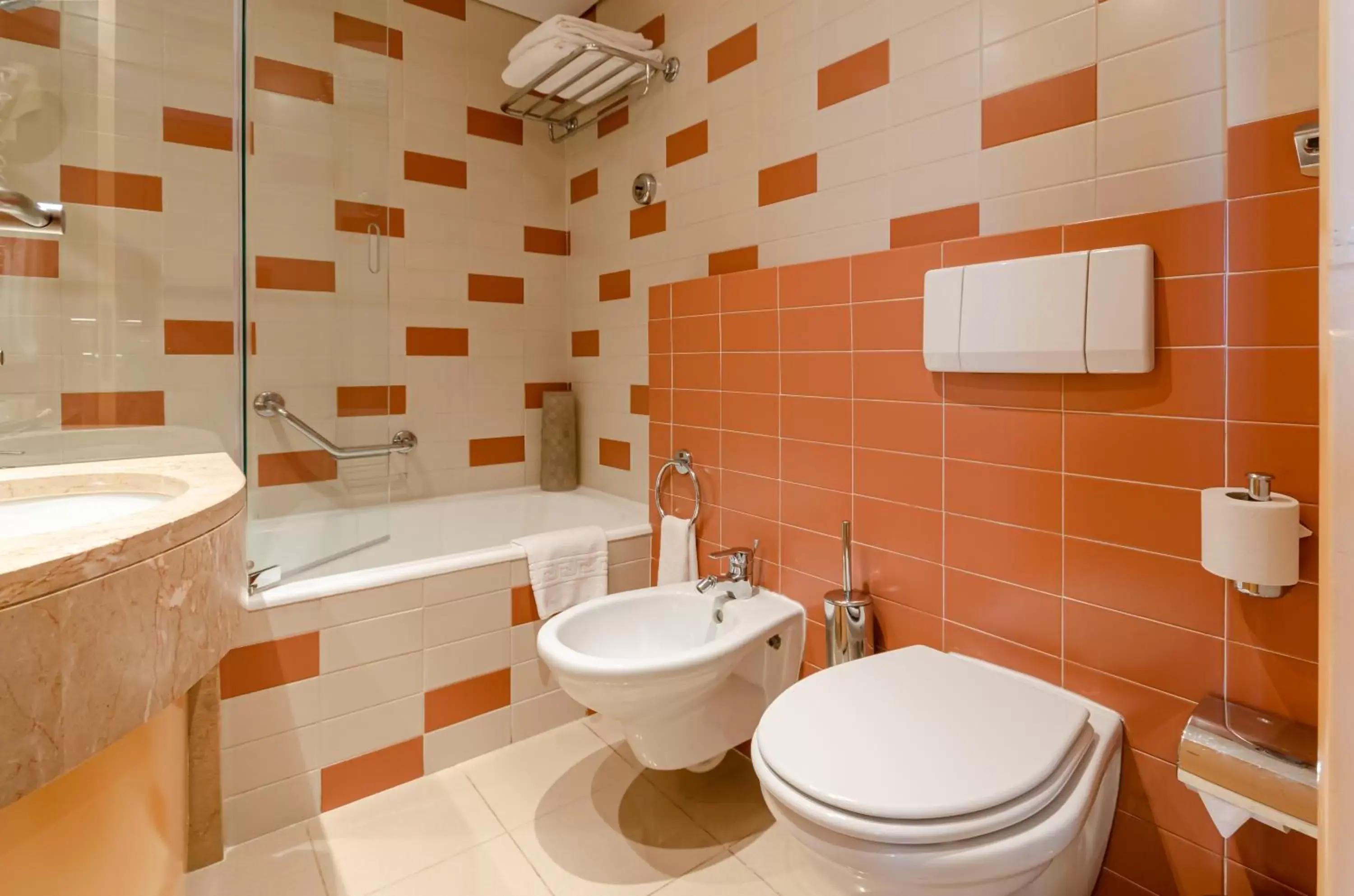Toilet, Bathroom in Hotel Roma