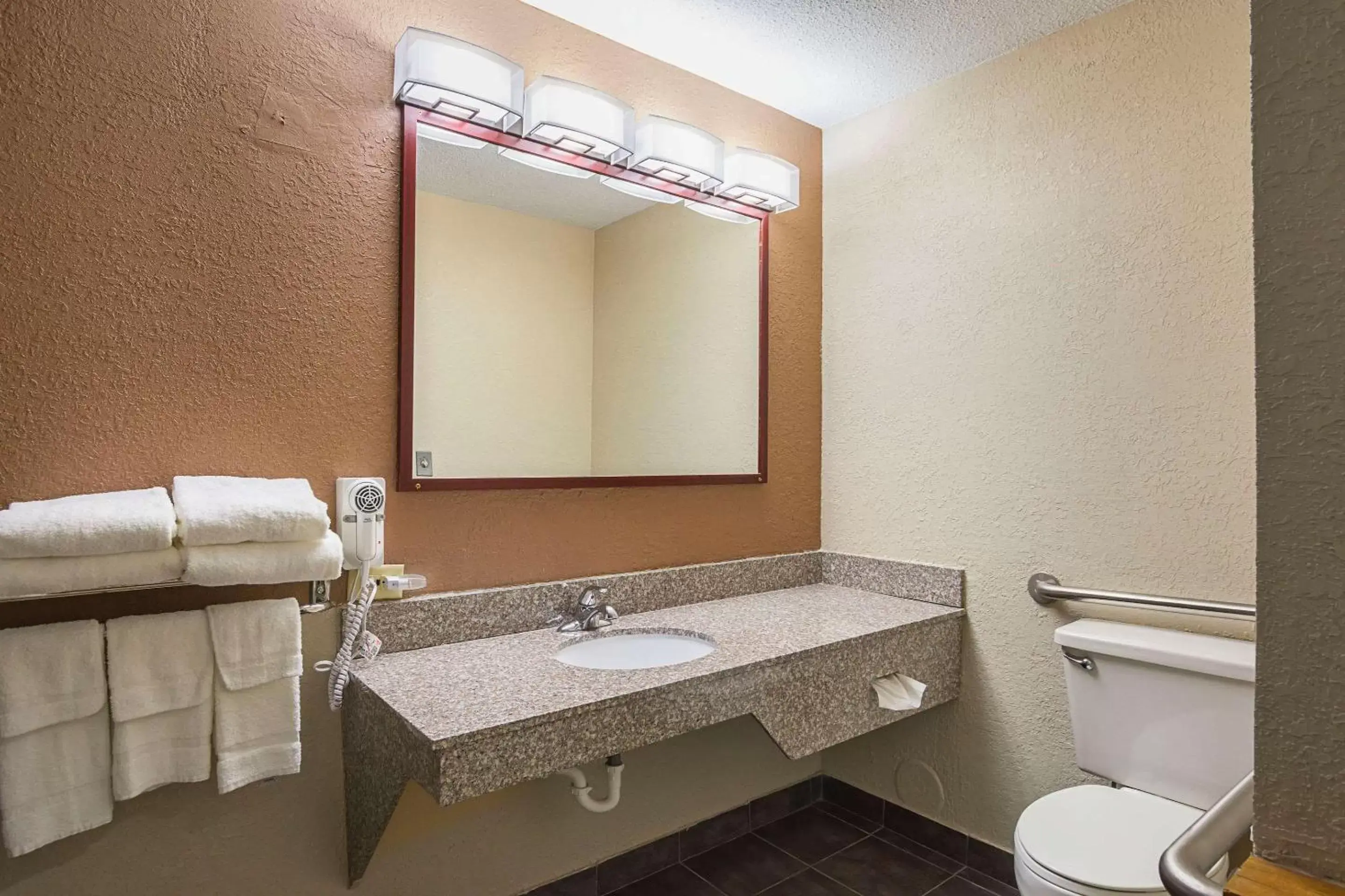 Bathroom in Quality Inn & Suites Holland