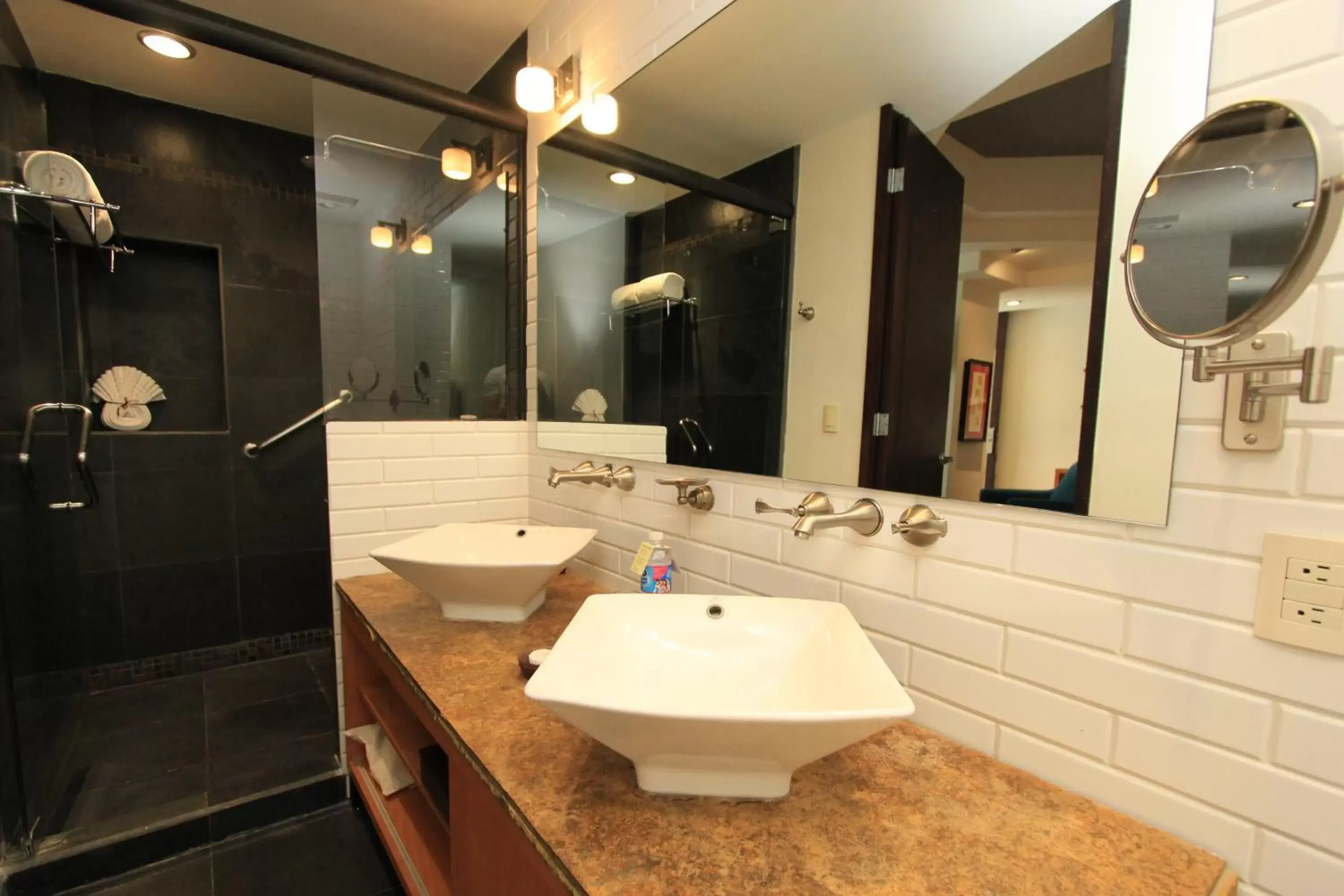 Bathroom in Santa Rita Hotel del Arte