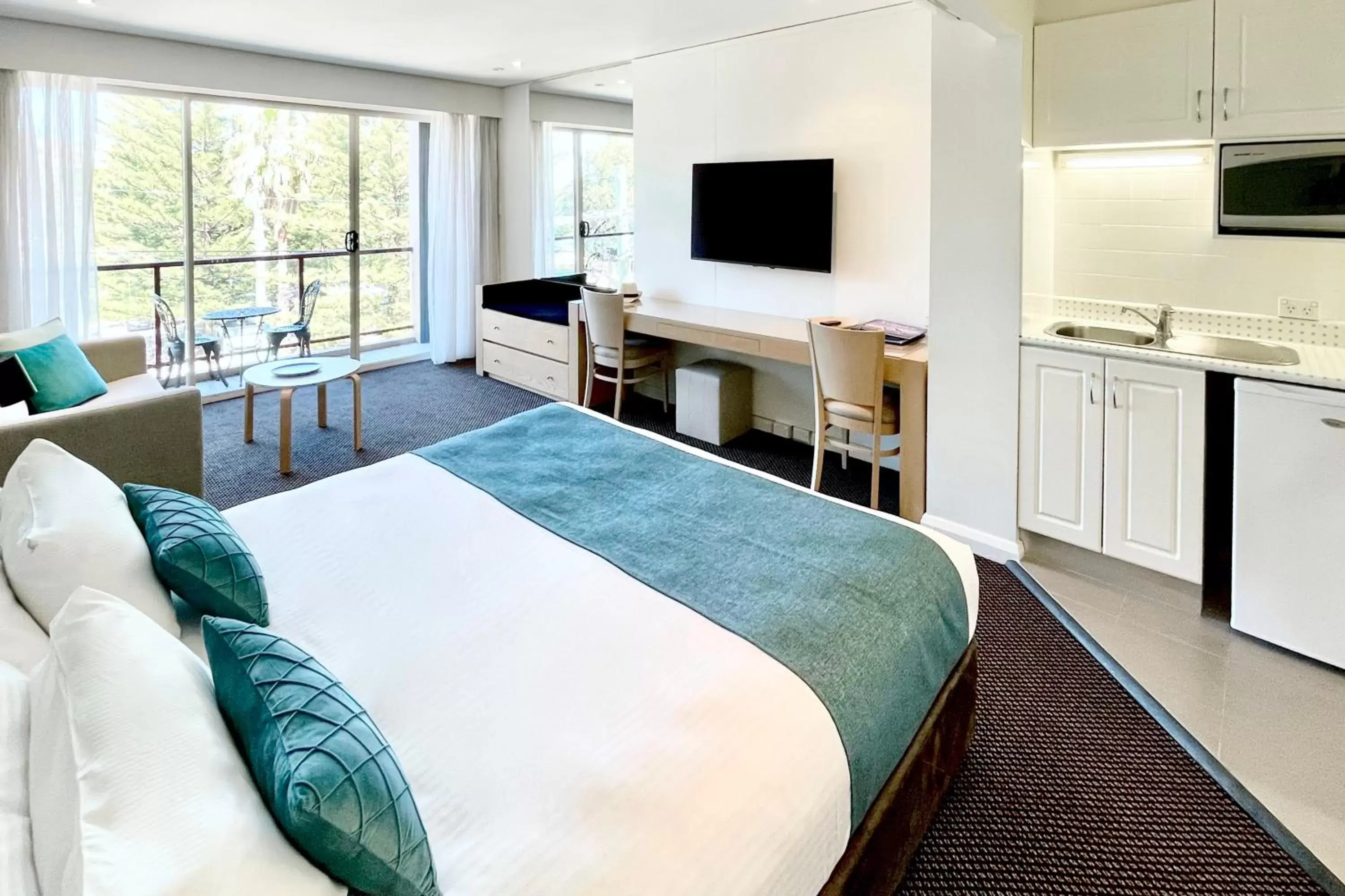 Deluxe Studio with Balcony in Coogee Sands Hotel & Apartments