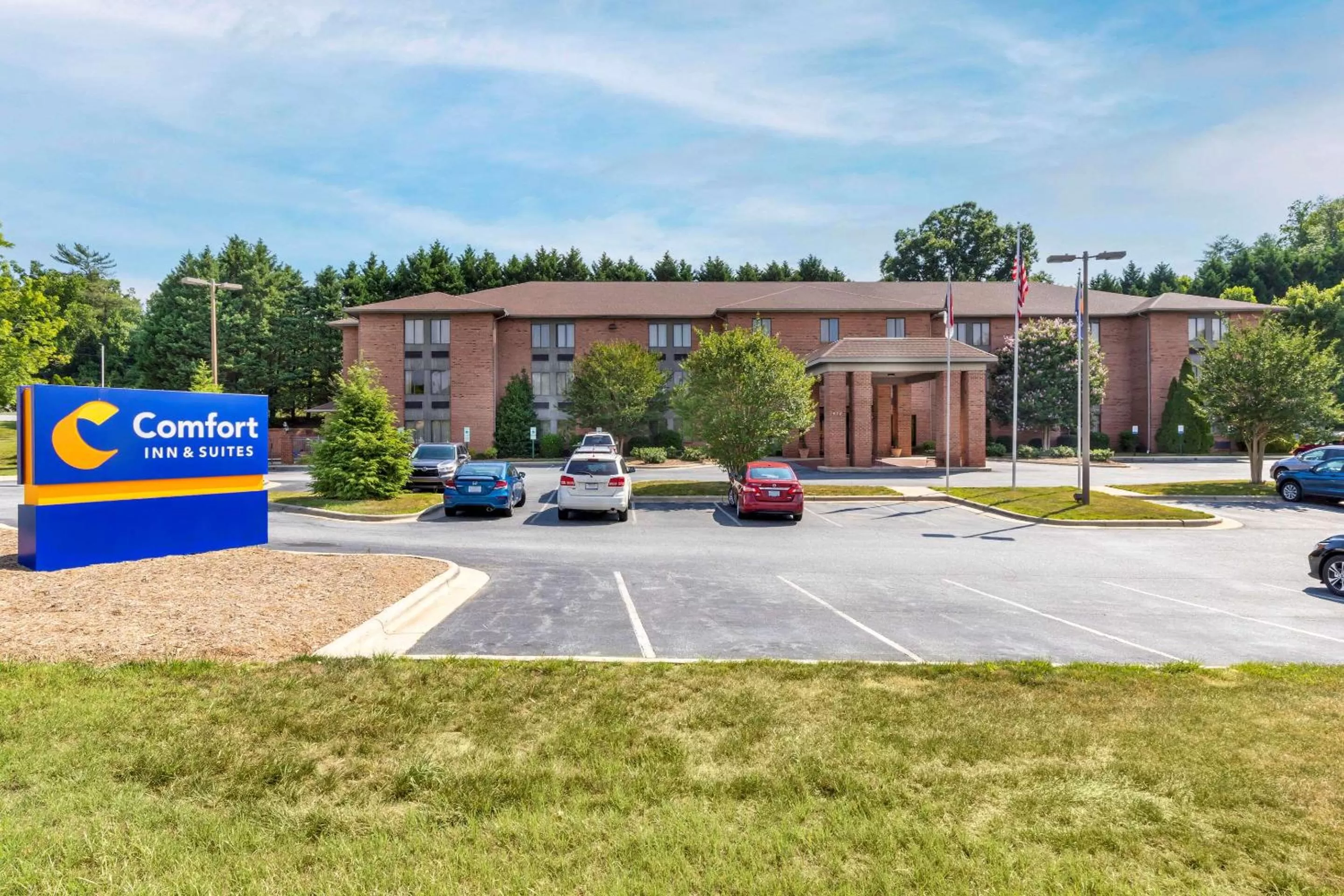Property building in Comfort Inn & Suites Lenoir Hwy 321 Northern Foothills